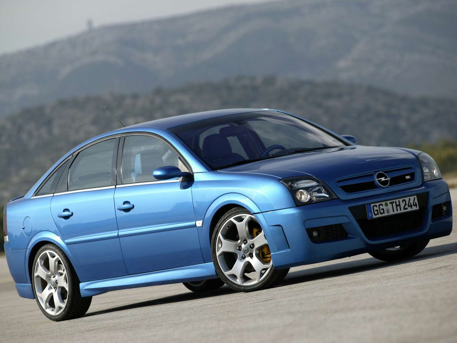 Opel Vectra OPC photo #1