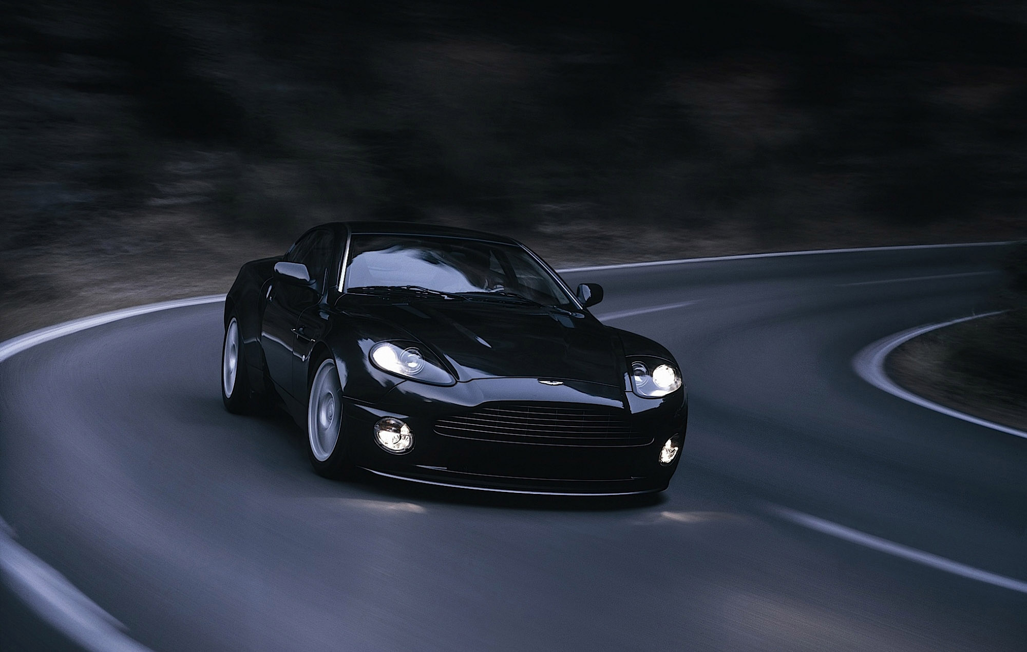 Aston Martin Vanquish S V12 photo #2