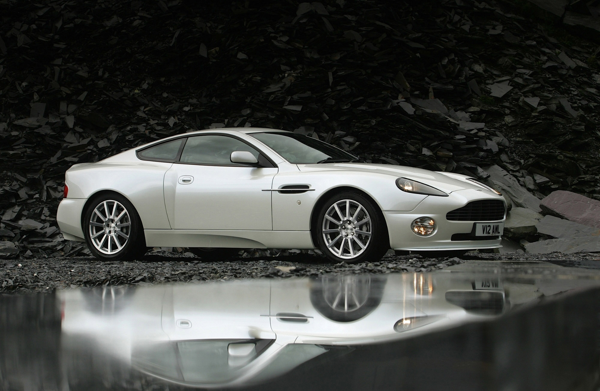 Aston Martin Vanquish S V12 photo #15