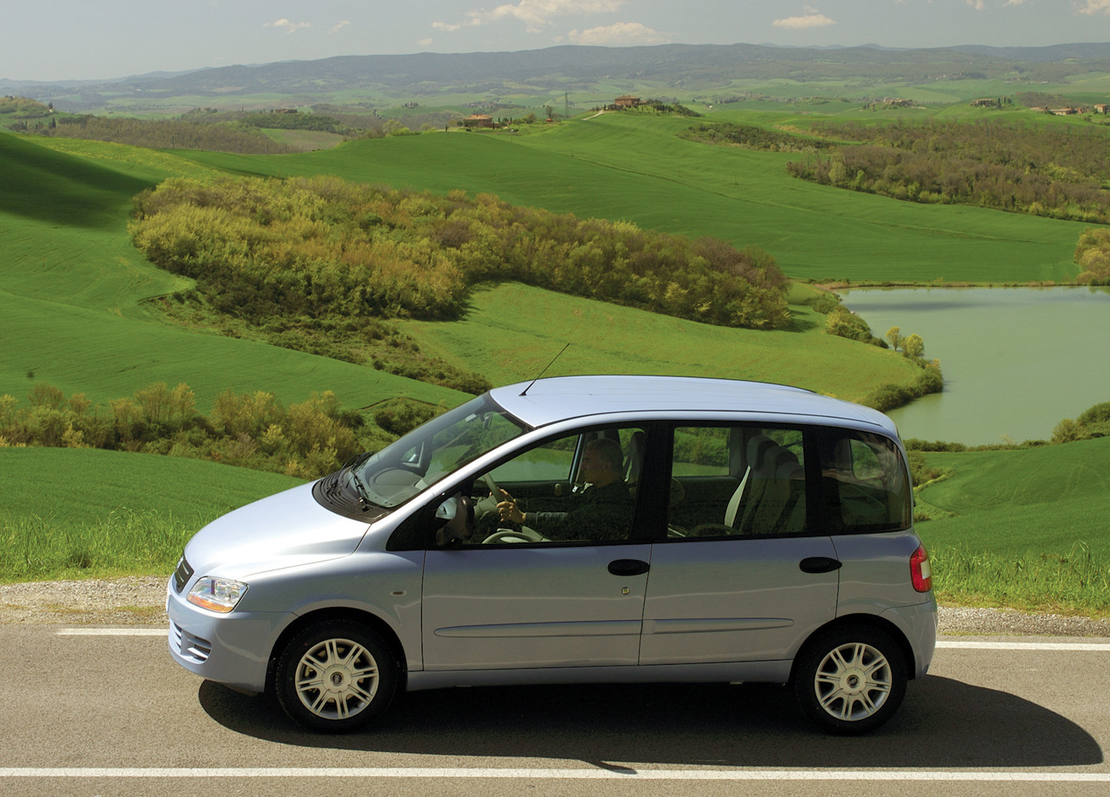 Fiat Multipla и нога