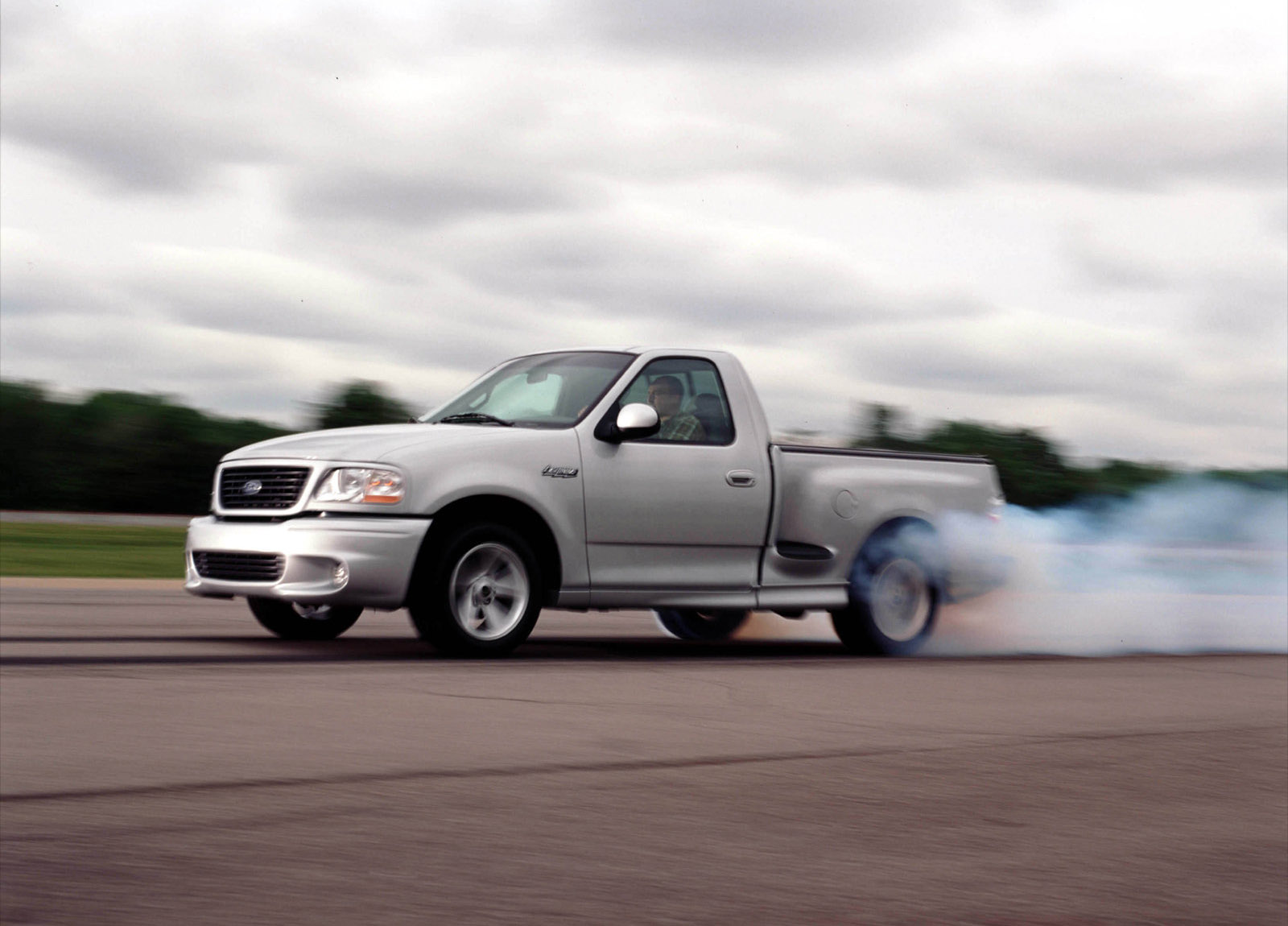 Ford F-150 SVT Lightning photo #2