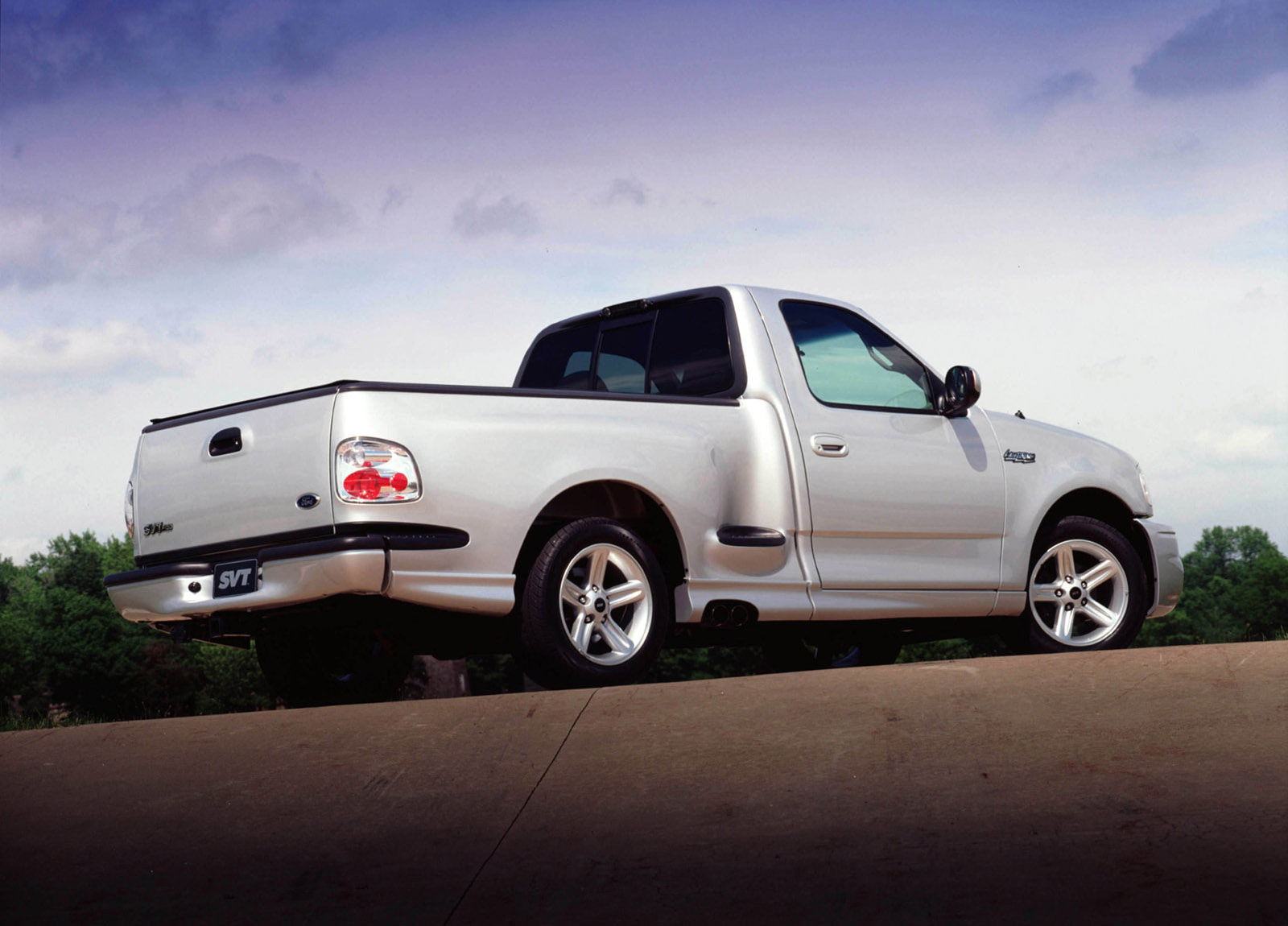 2004 Ford F150 SVT Lightning HD Pictures