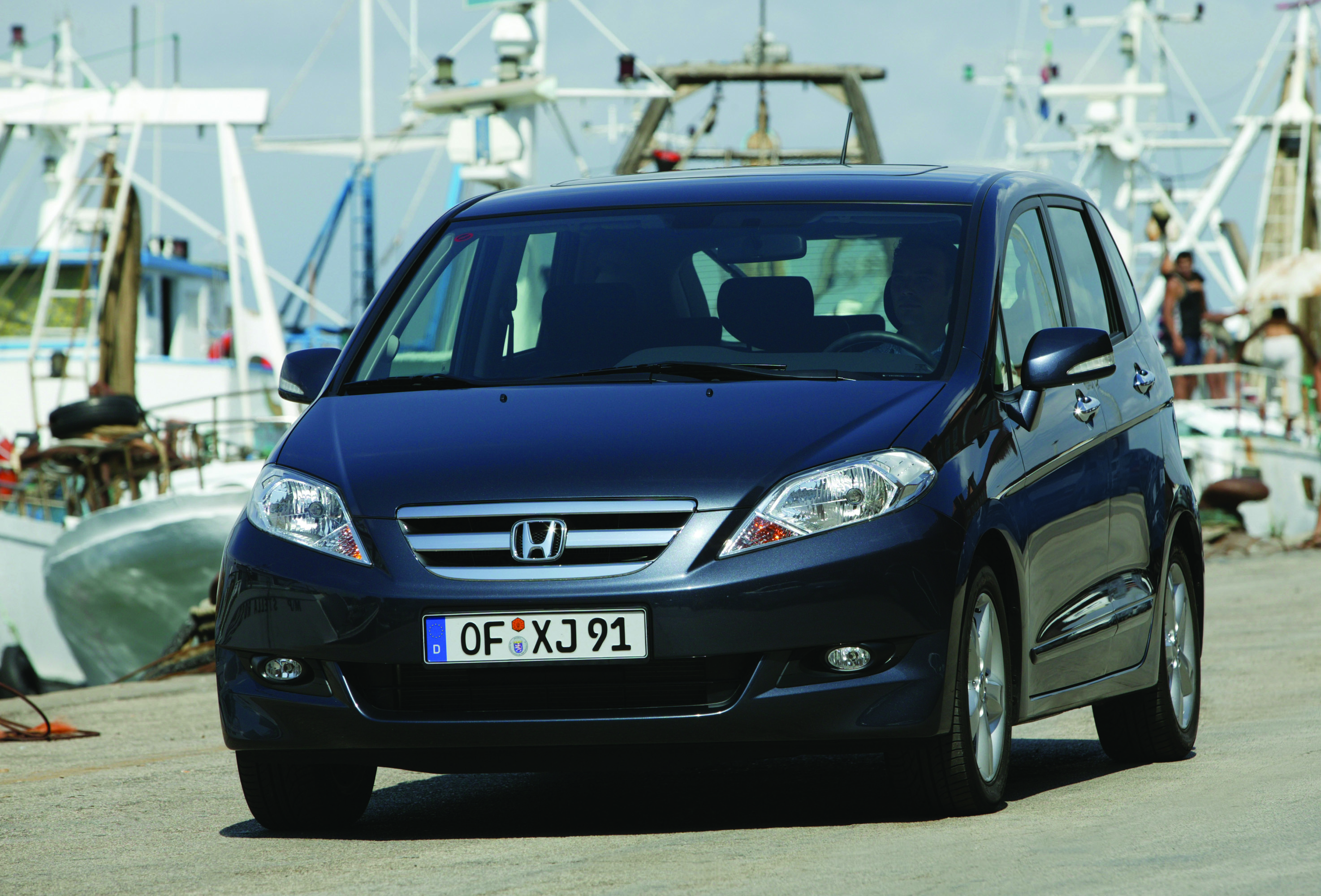 Honda FRV photo #4
