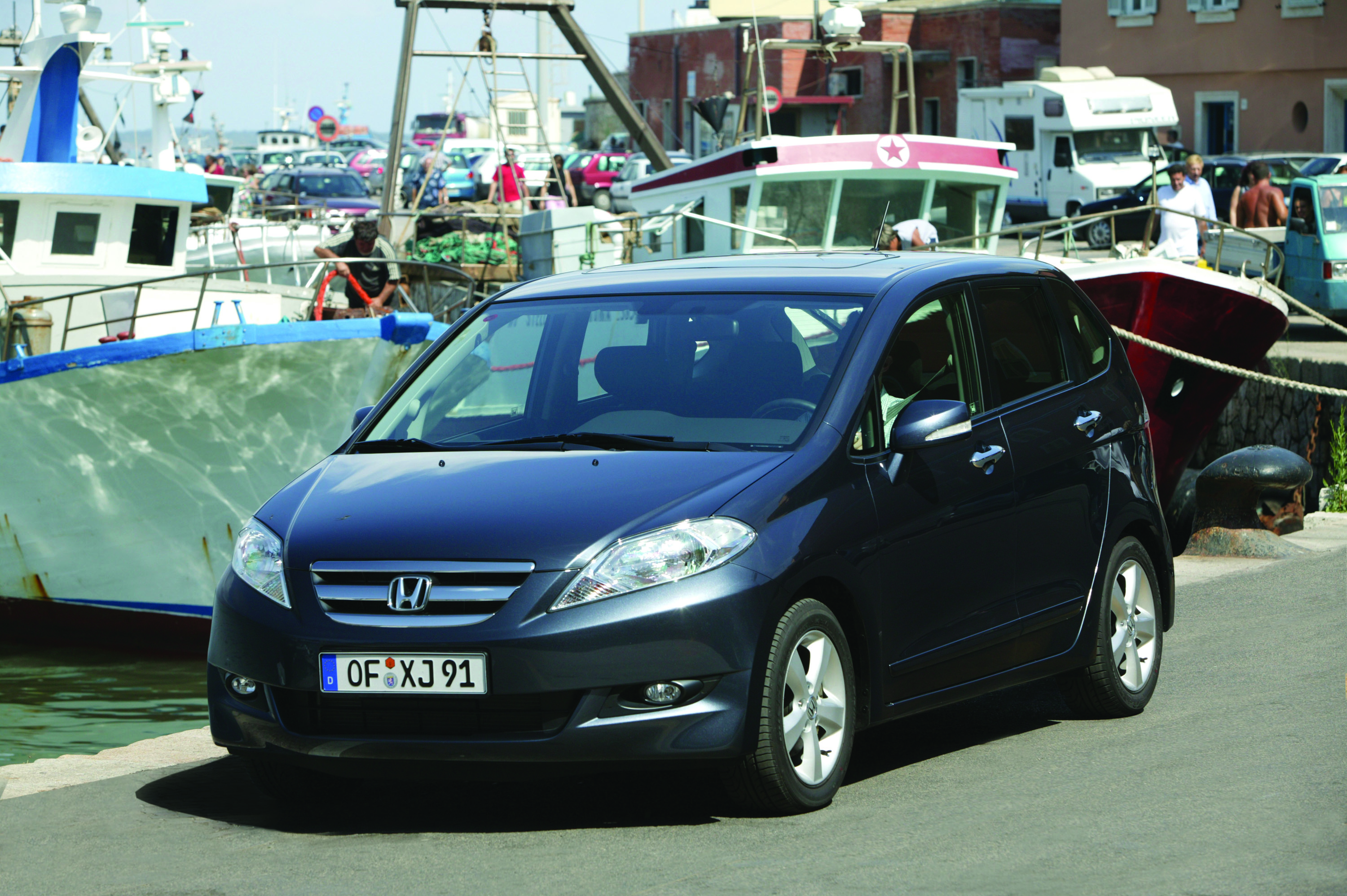 Honda FRV photo #5