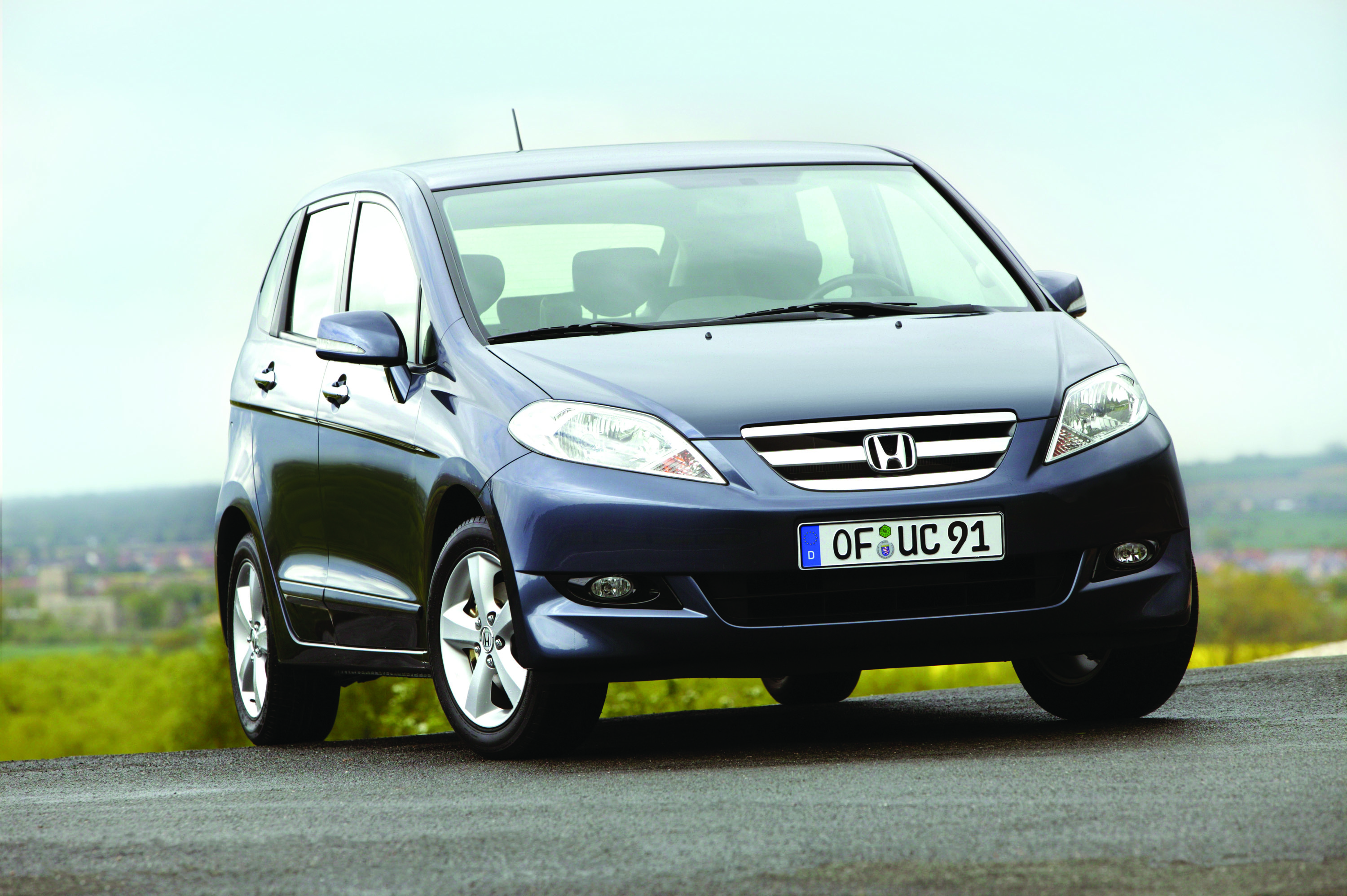 Honda FRV photo #7