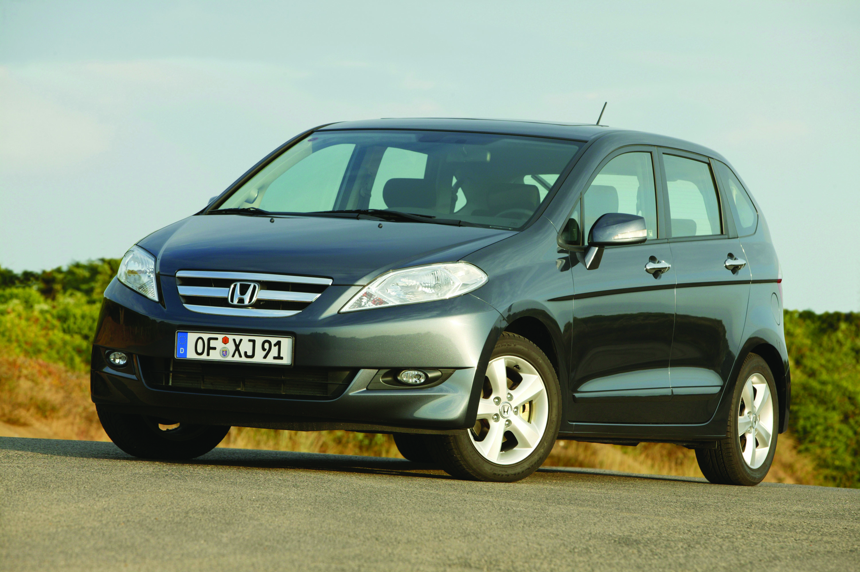 Honda FRV photo #8