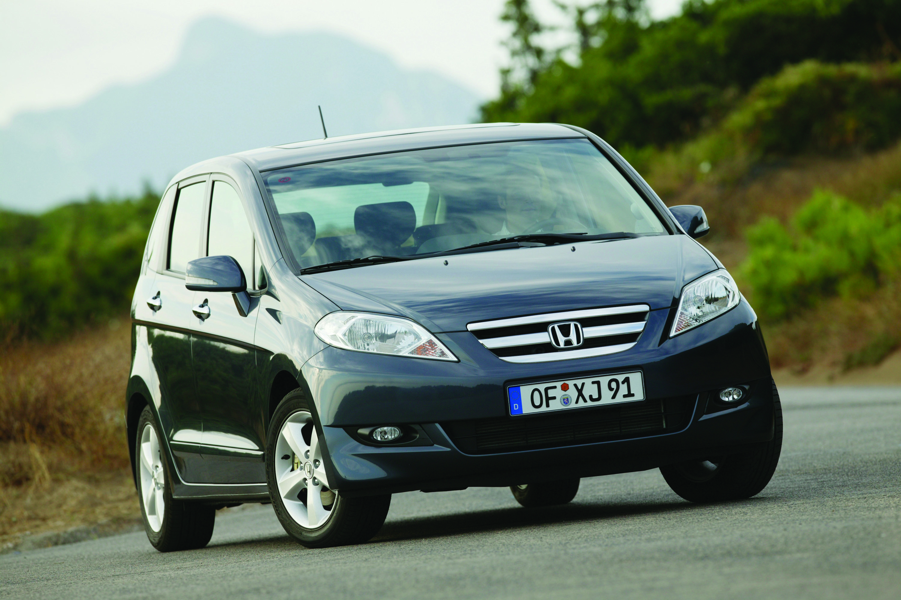 Honda FRV photo #9