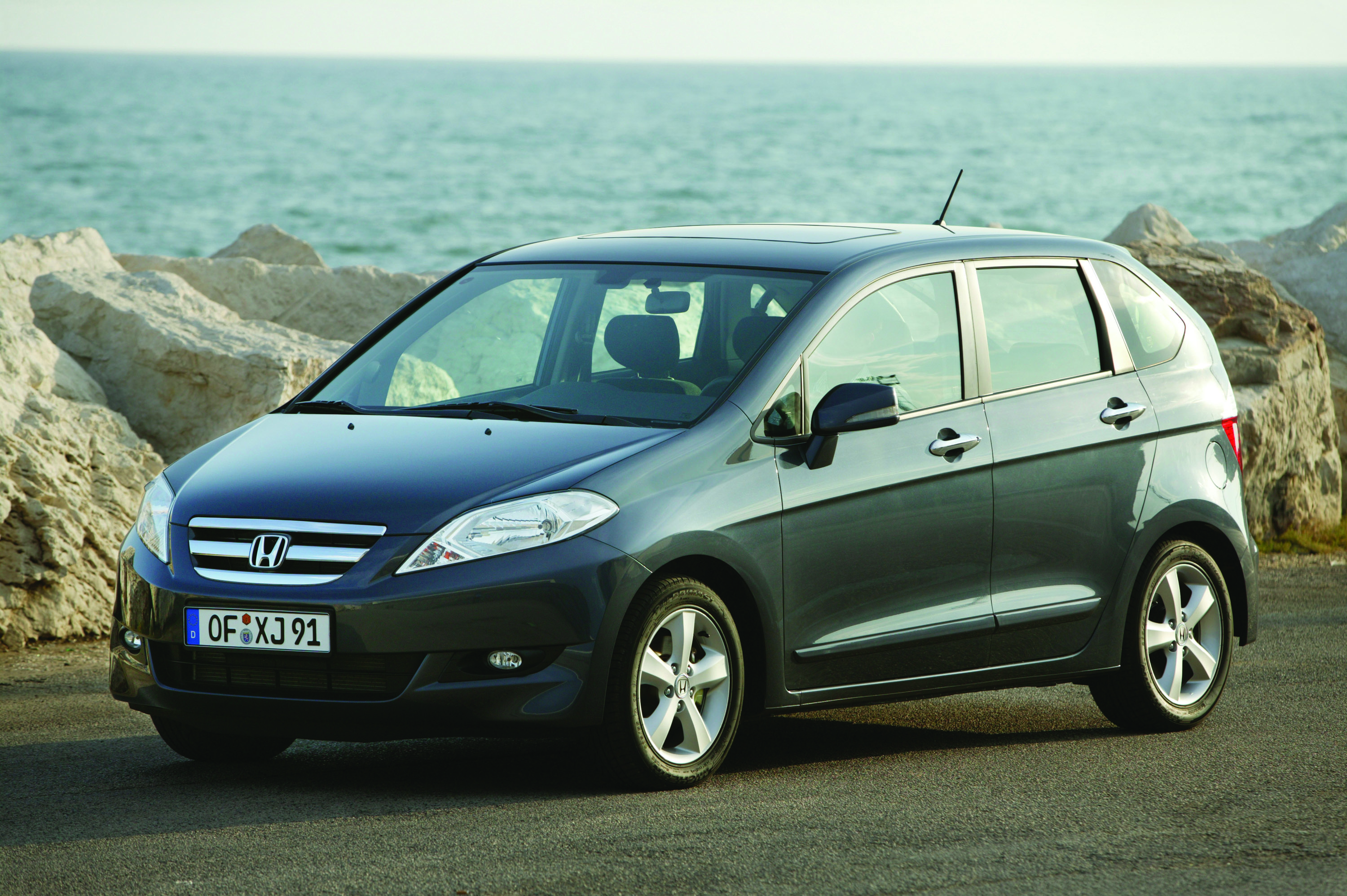 Honda FRV photo #10