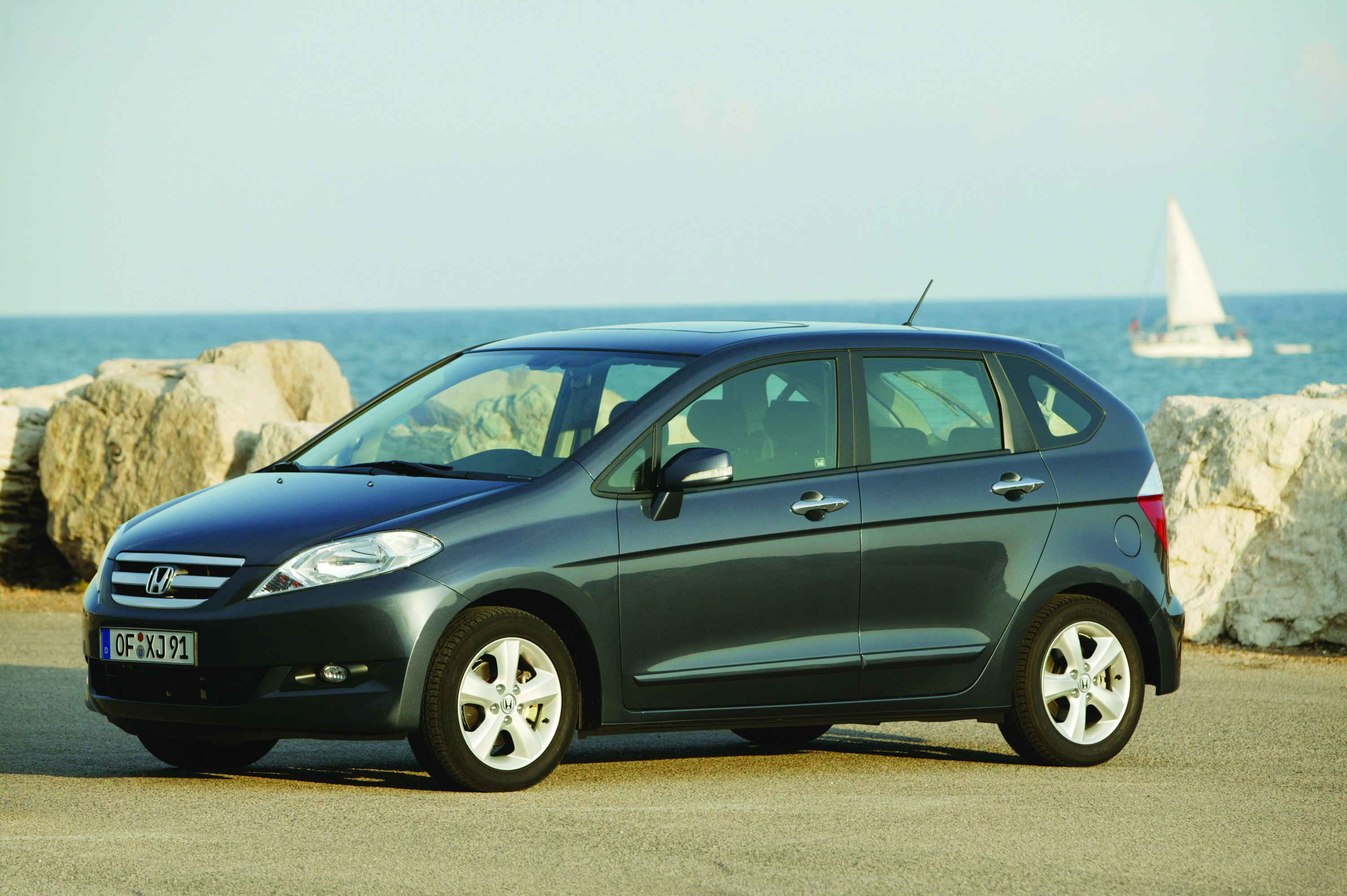 Honda FRV photo #11