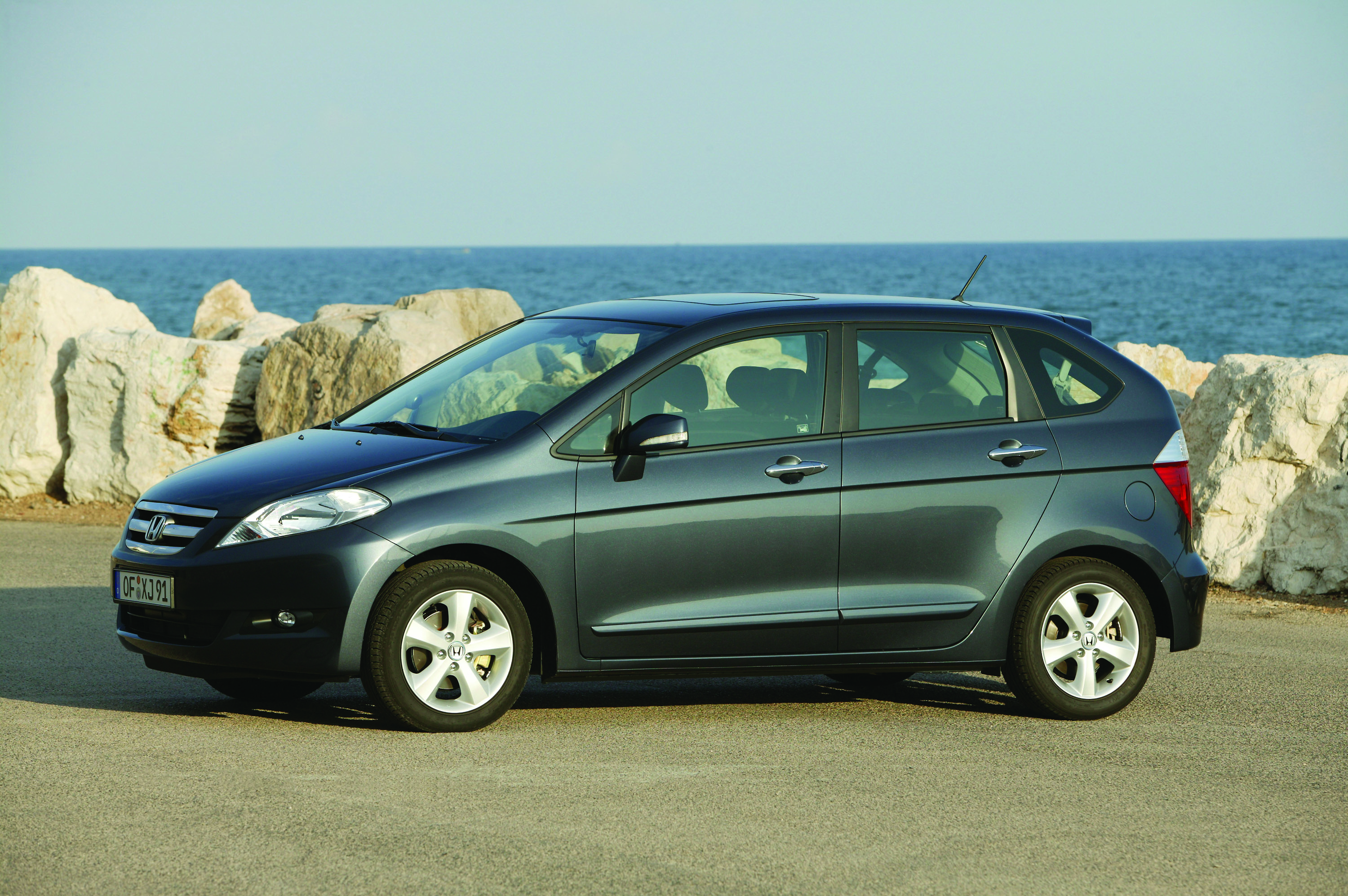 Honda FRV photo #12