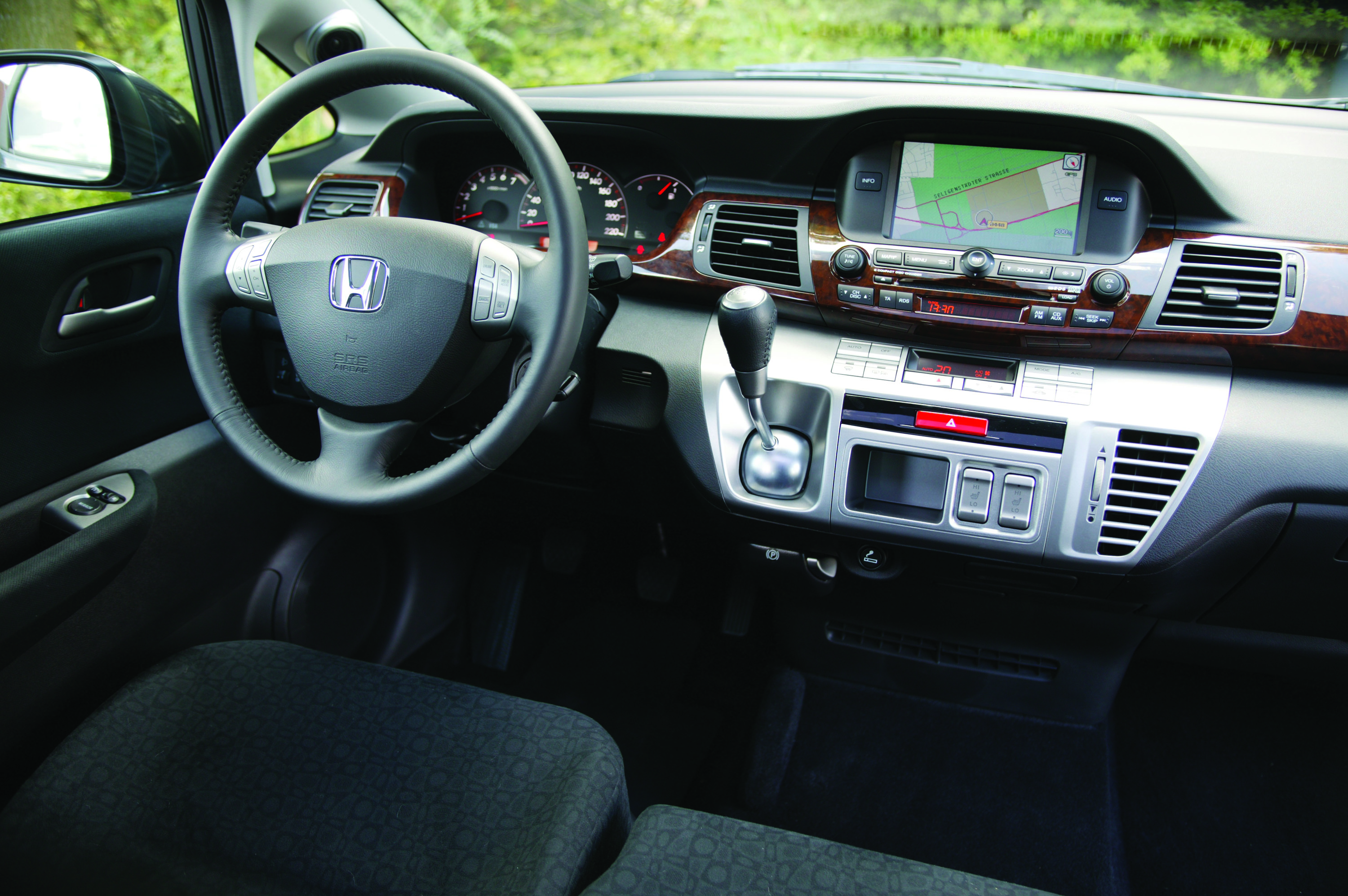 Honda FRV photo #22