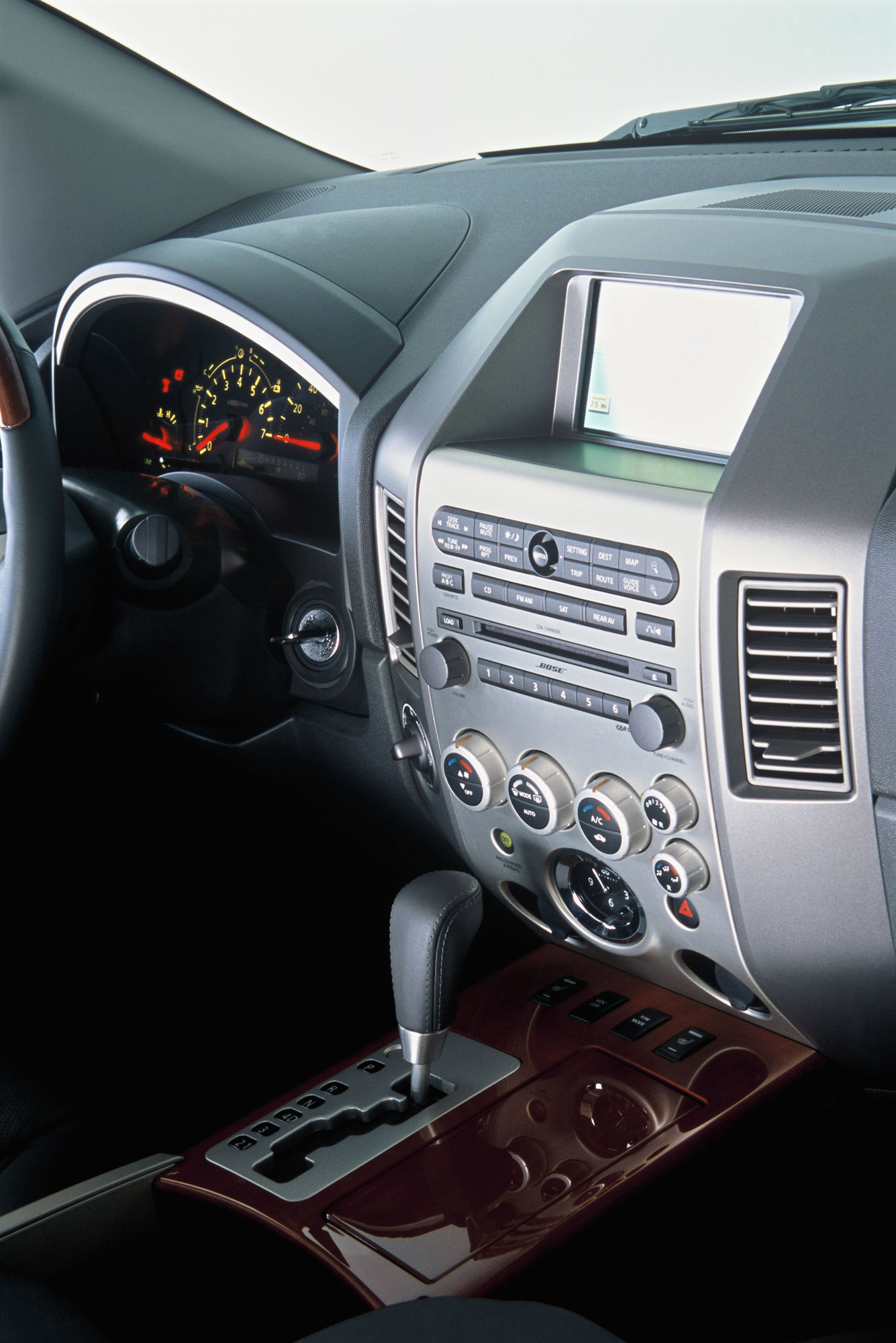 Infiniti QX56 photo #17