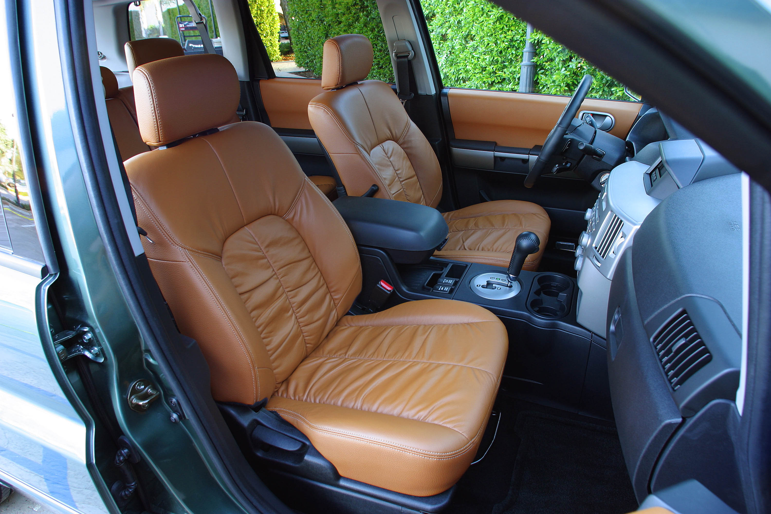 Mitsubishi Endeavor photo #11