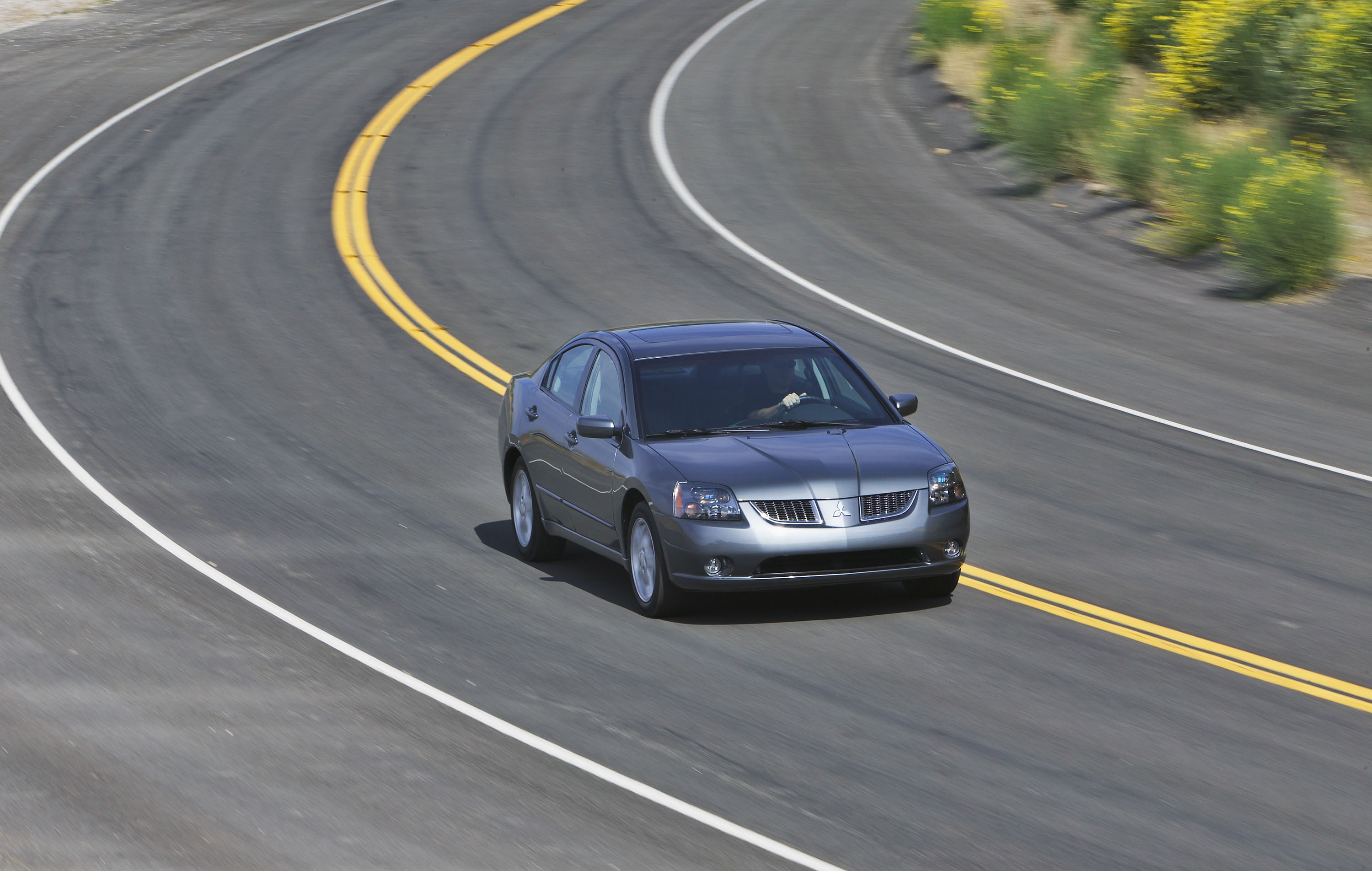 Mitsubishi Galant photo #3