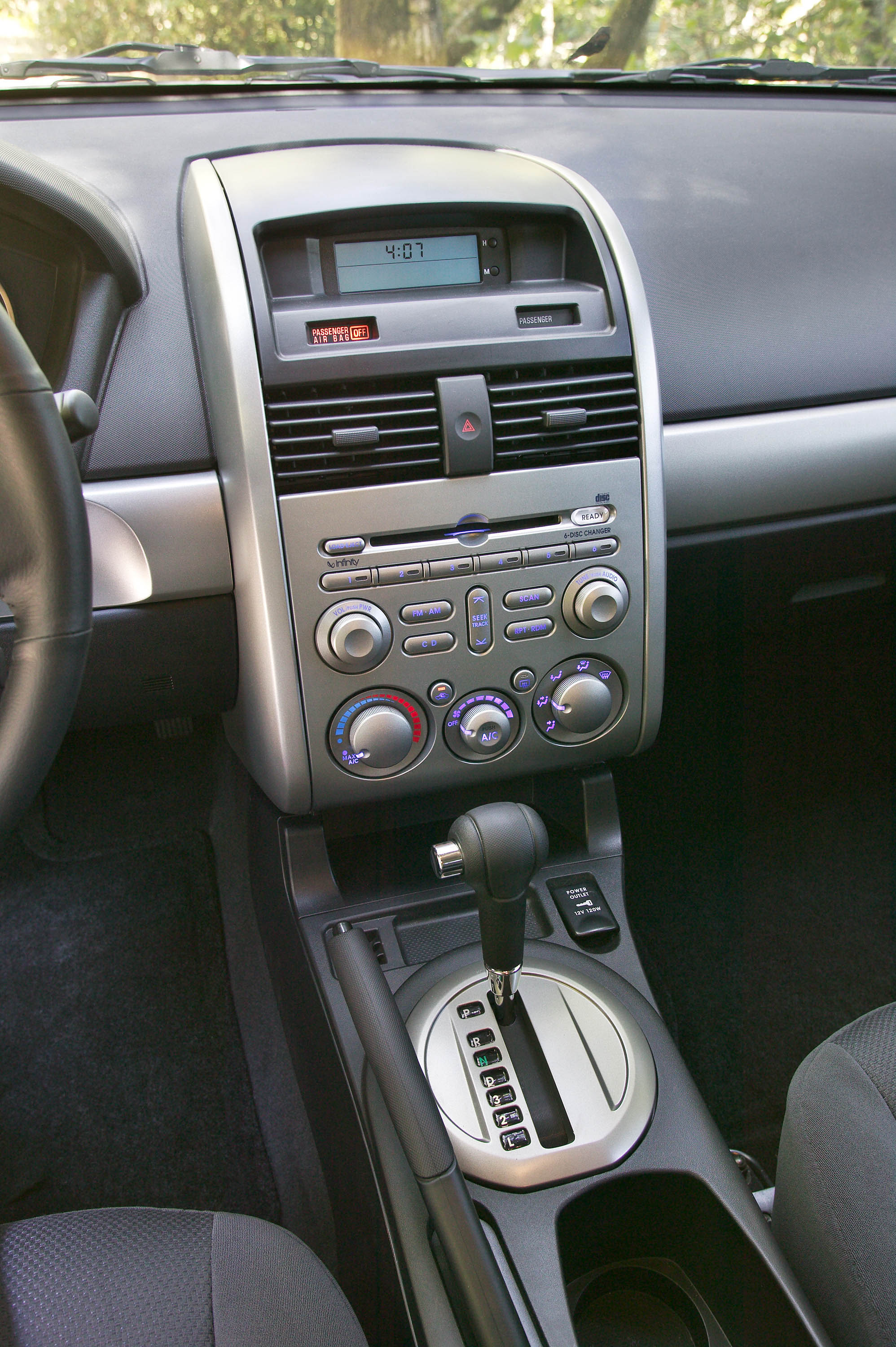 Mitsubishi Galant photo #9