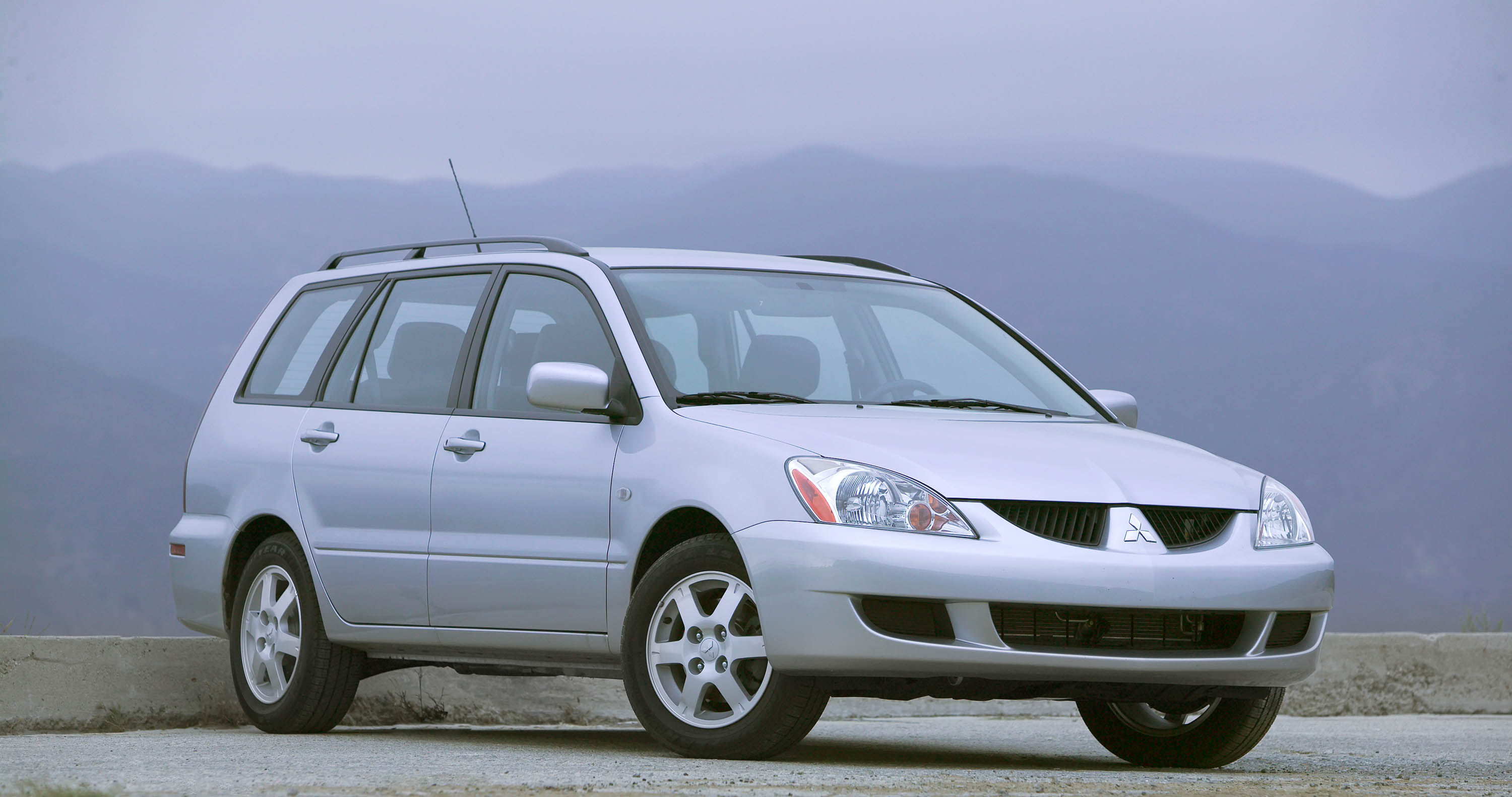 Mitsubishi Lancer Sportback photo #2