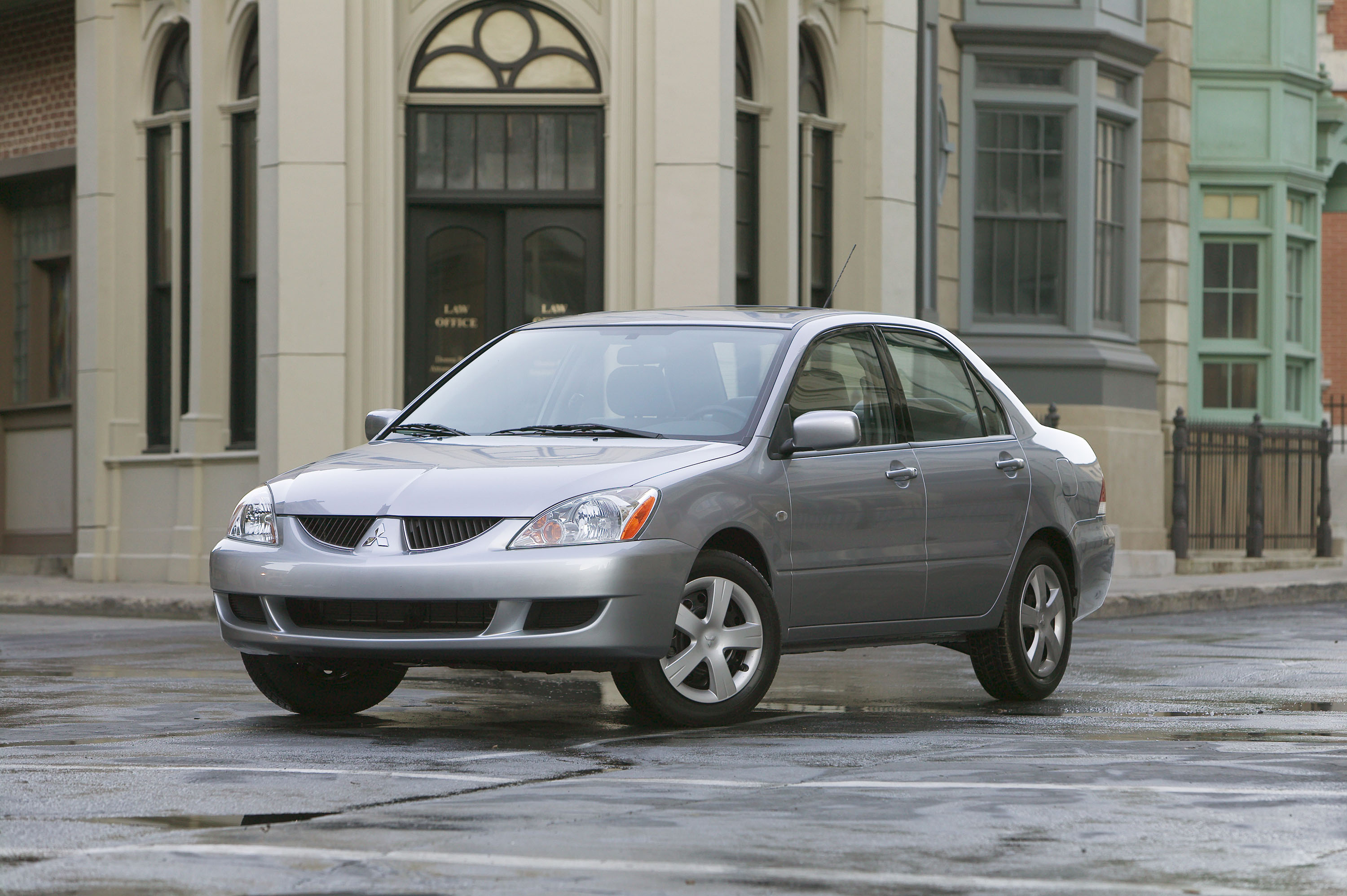 2004 Mitsubishi Lancer HD Pictures