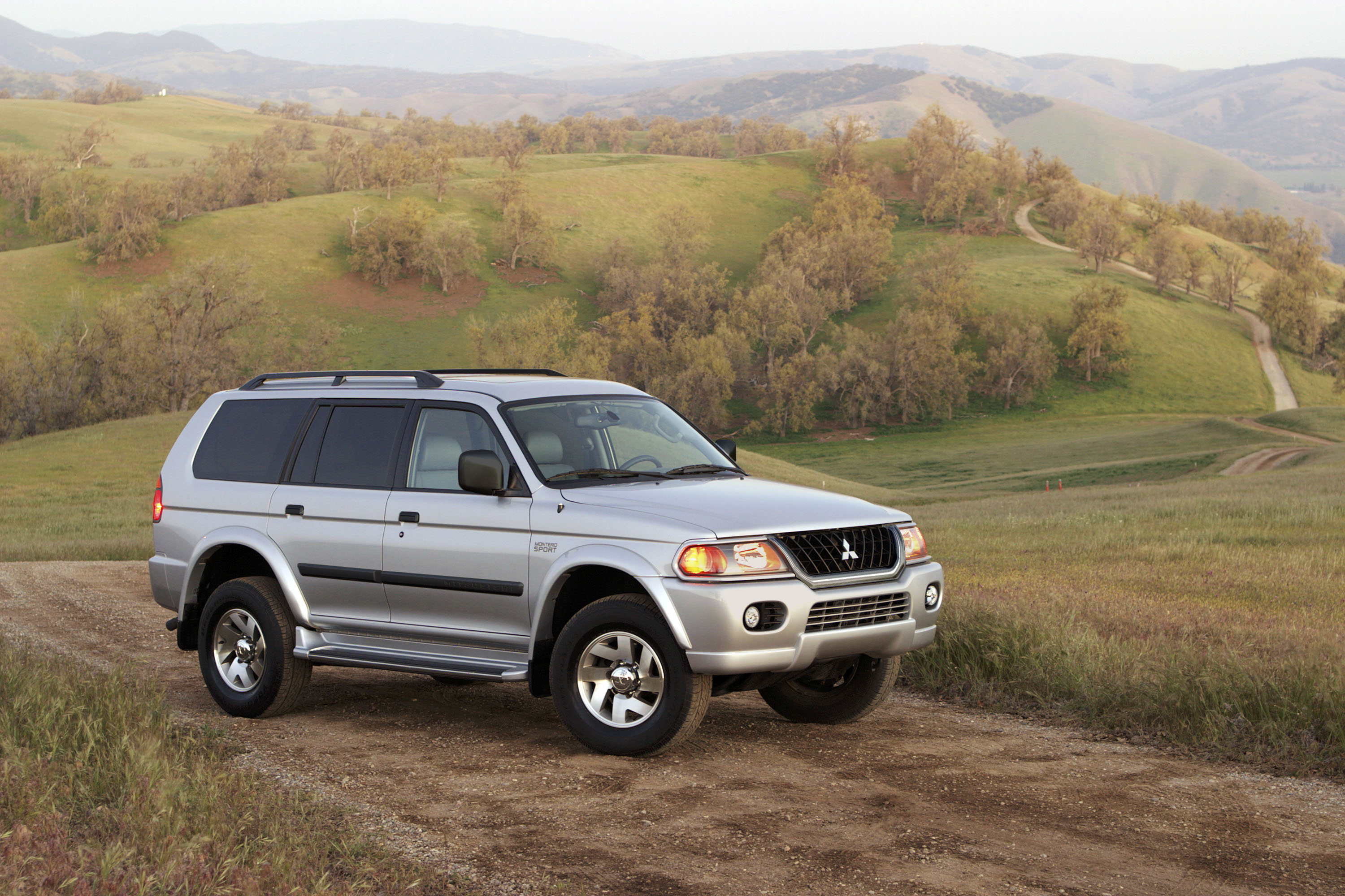 Mitsubishi Montero Sport photo #2