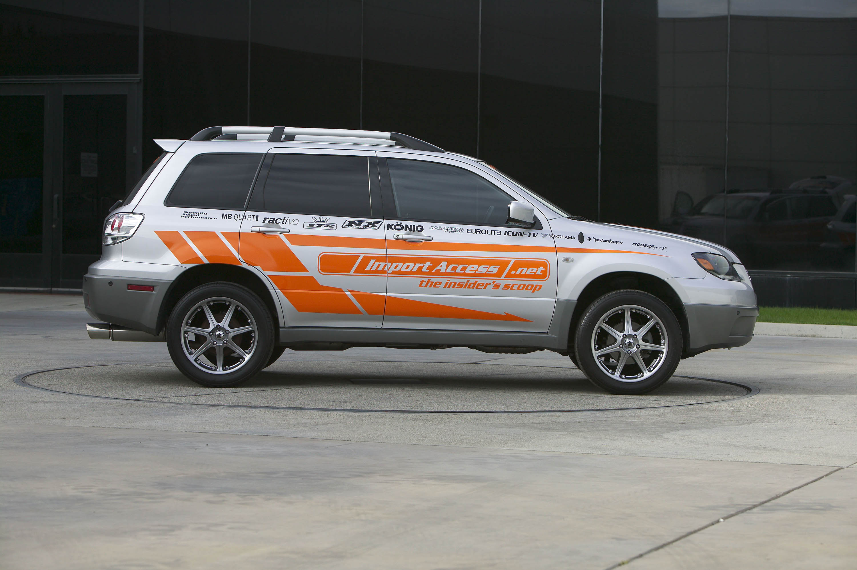 Mitsubishi Outlander photo #2