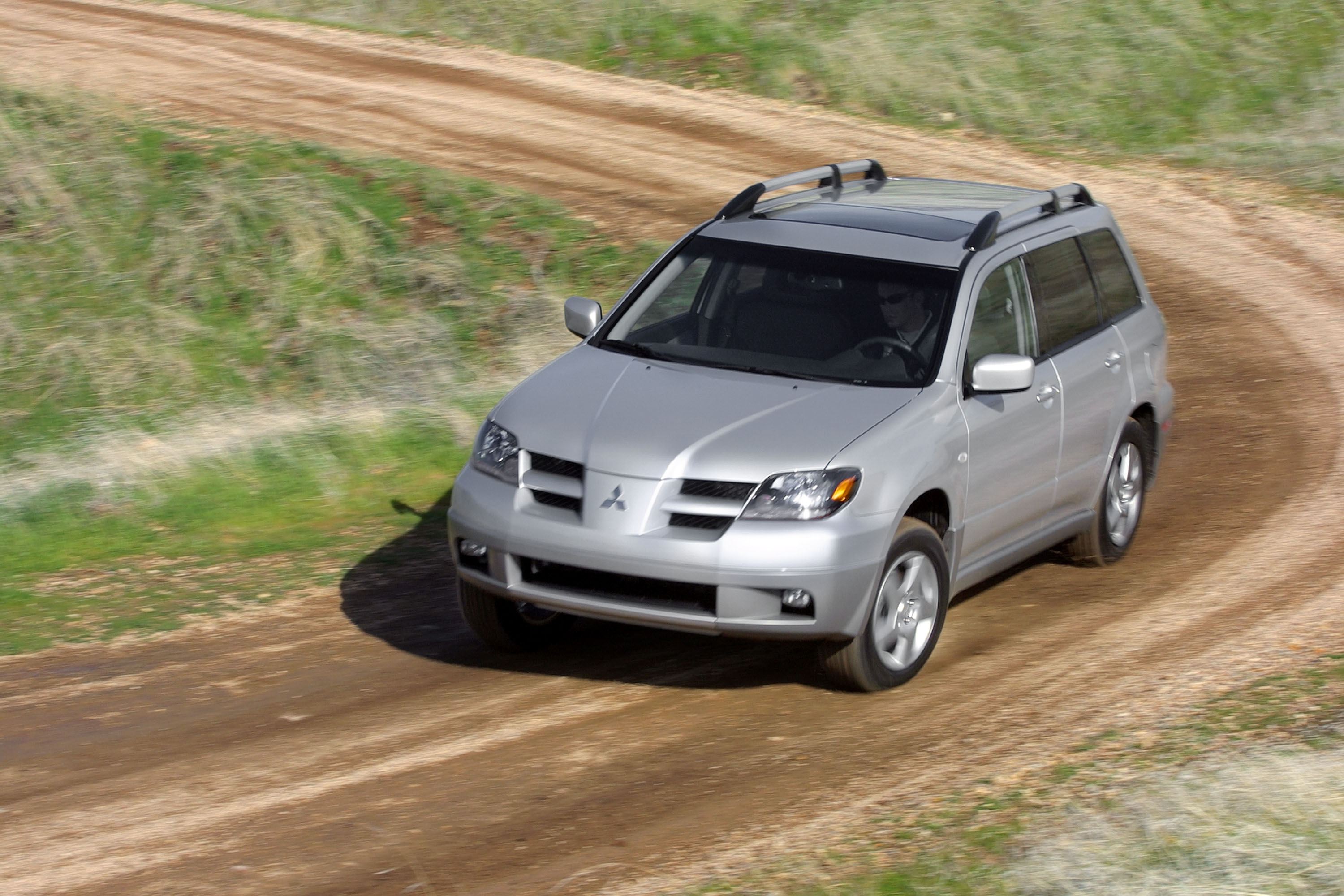 2004 Mitsubishi Outlander HD Pictures