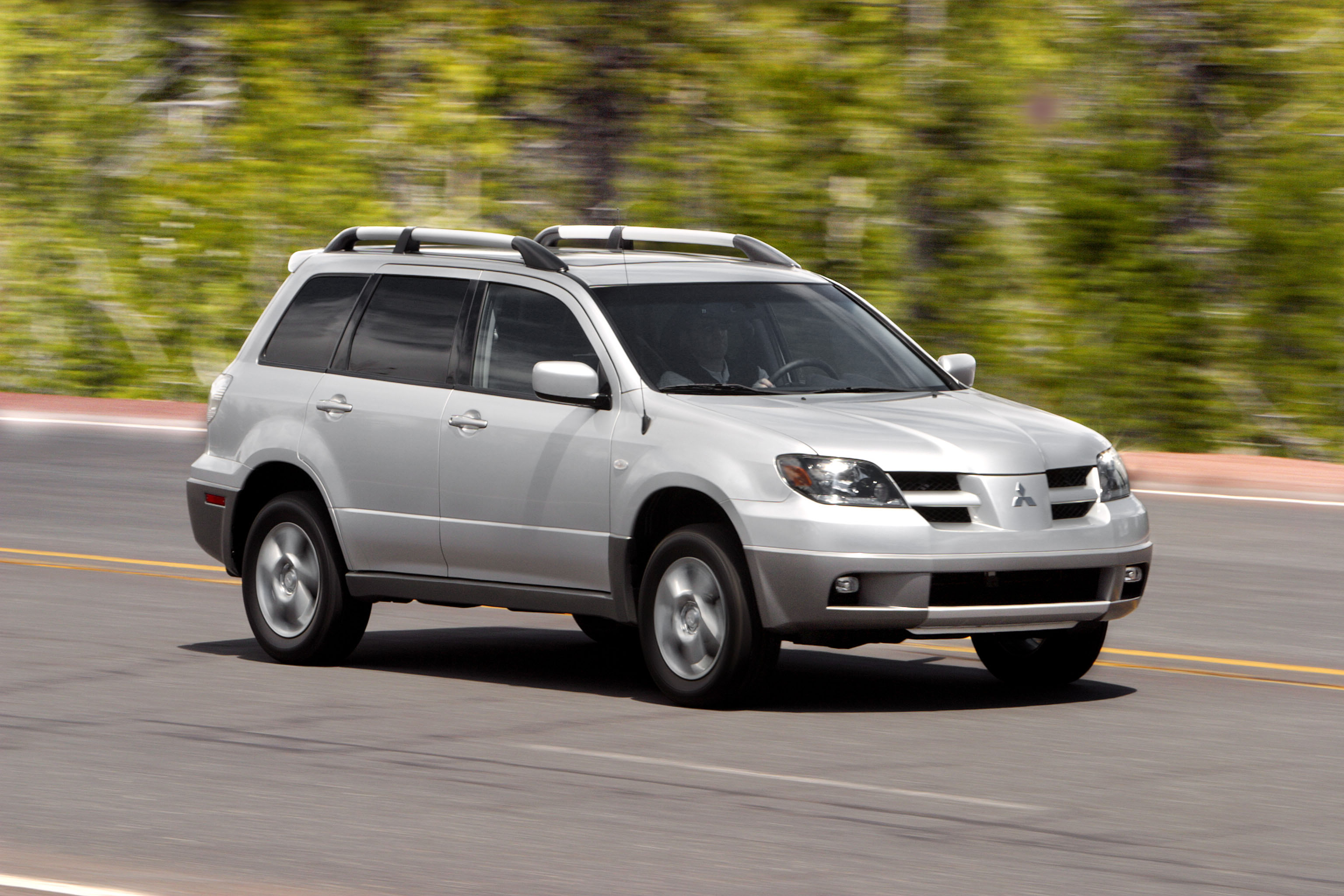 2004 Mitsubishi Outlander HD Pictures
