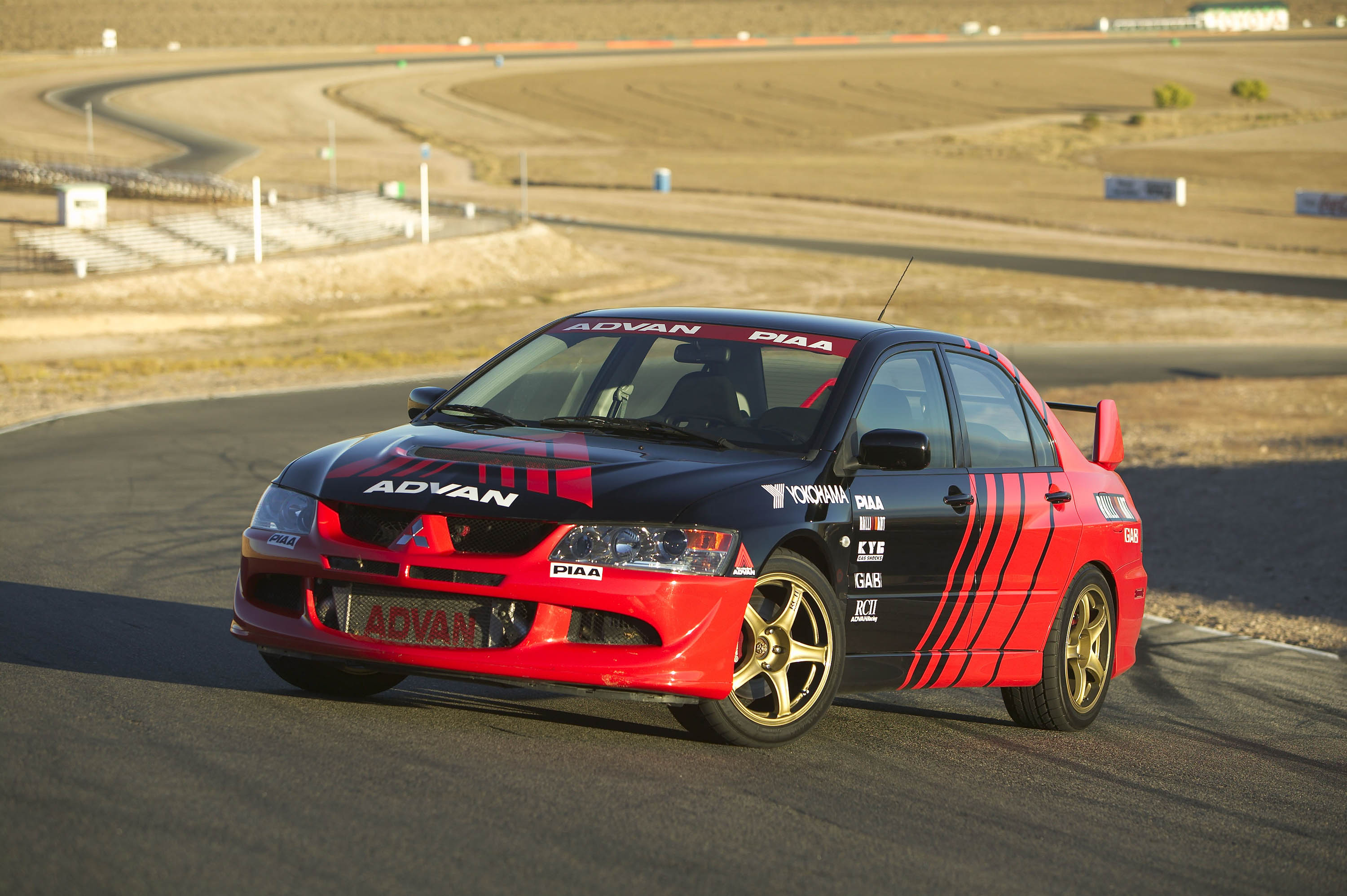 Mitsubishi Lancer Evolution photo #3