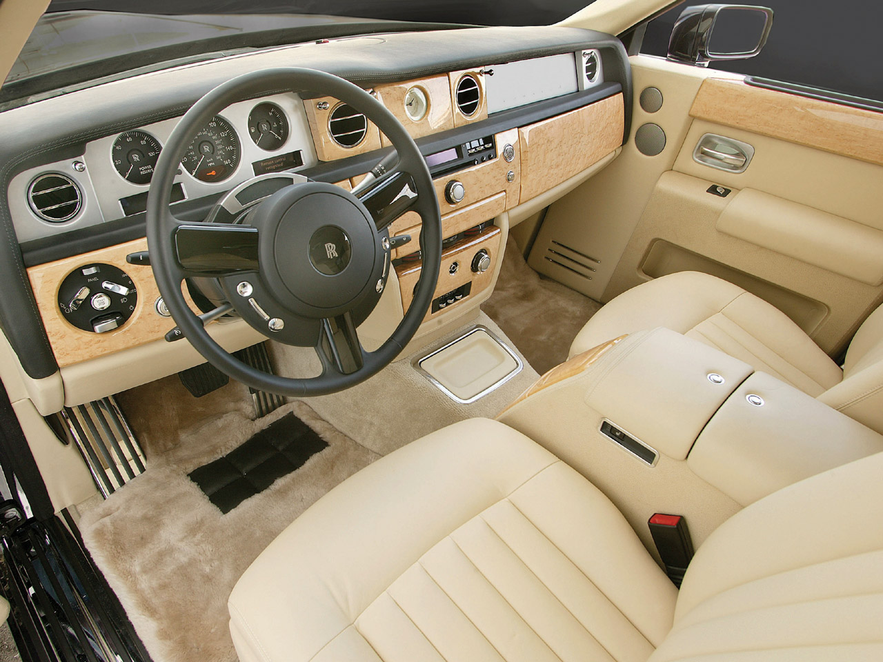Rolls-Royce Phantom photo #16