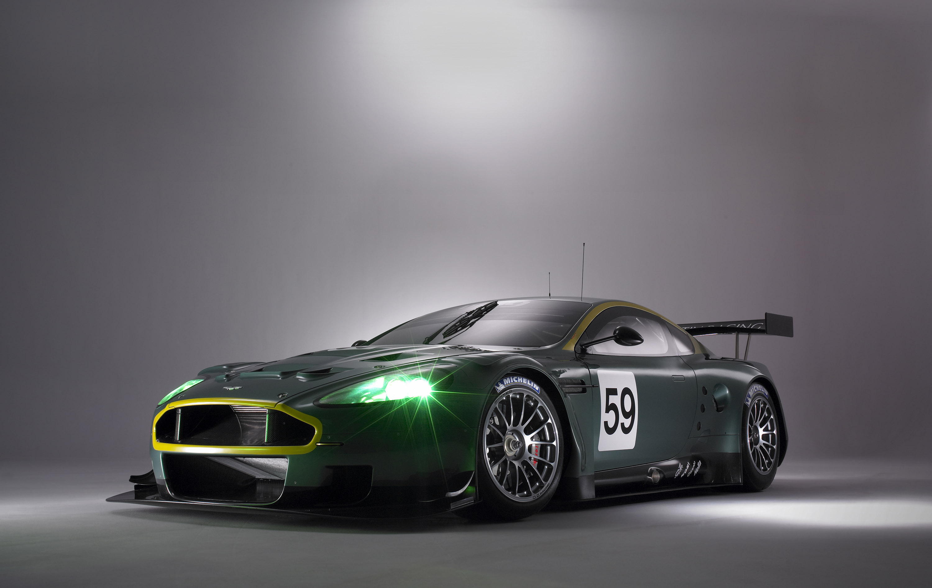 Aston Martin DBR9 GT photo #2