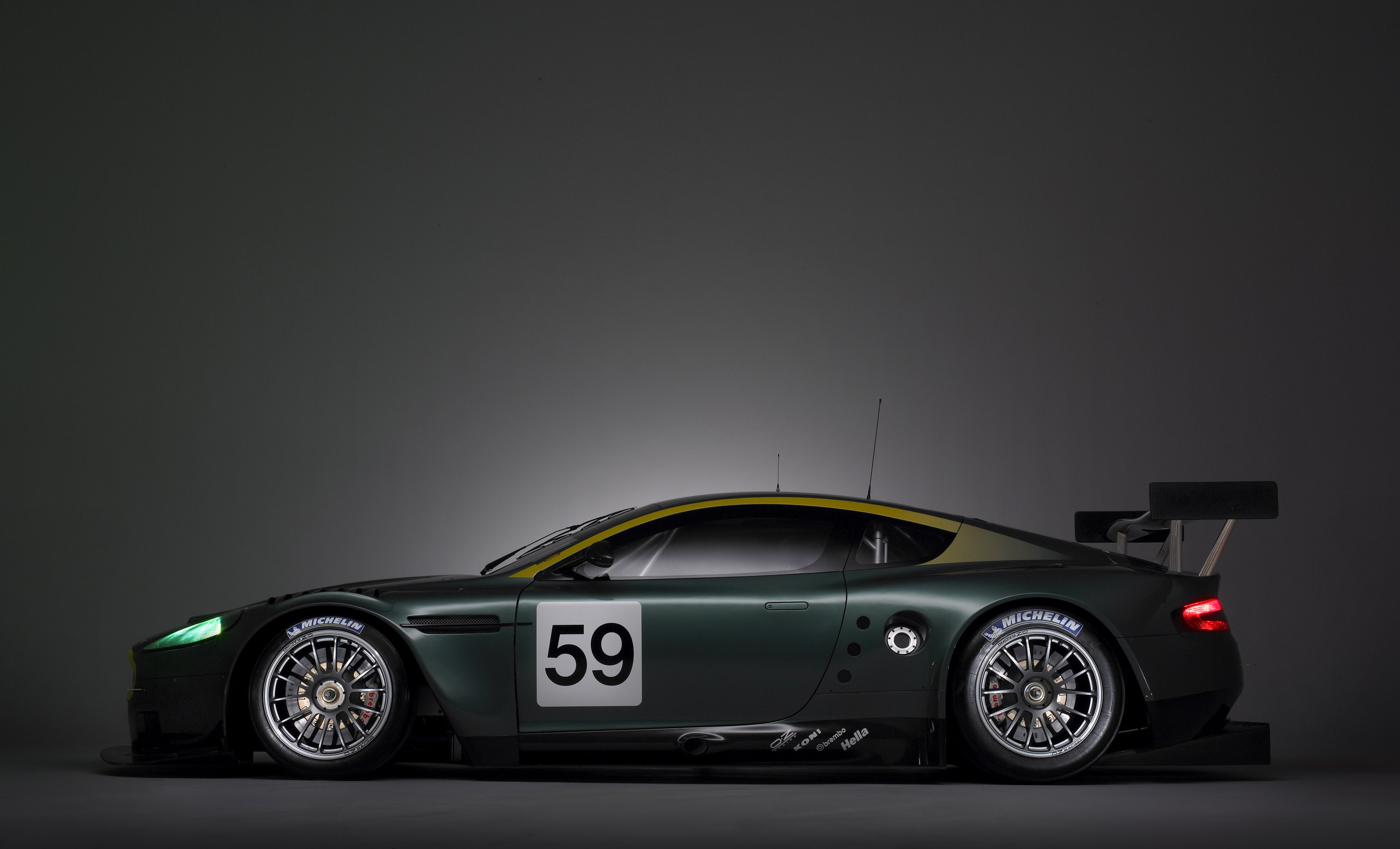 Aston Martin DBR9 GT photo #3