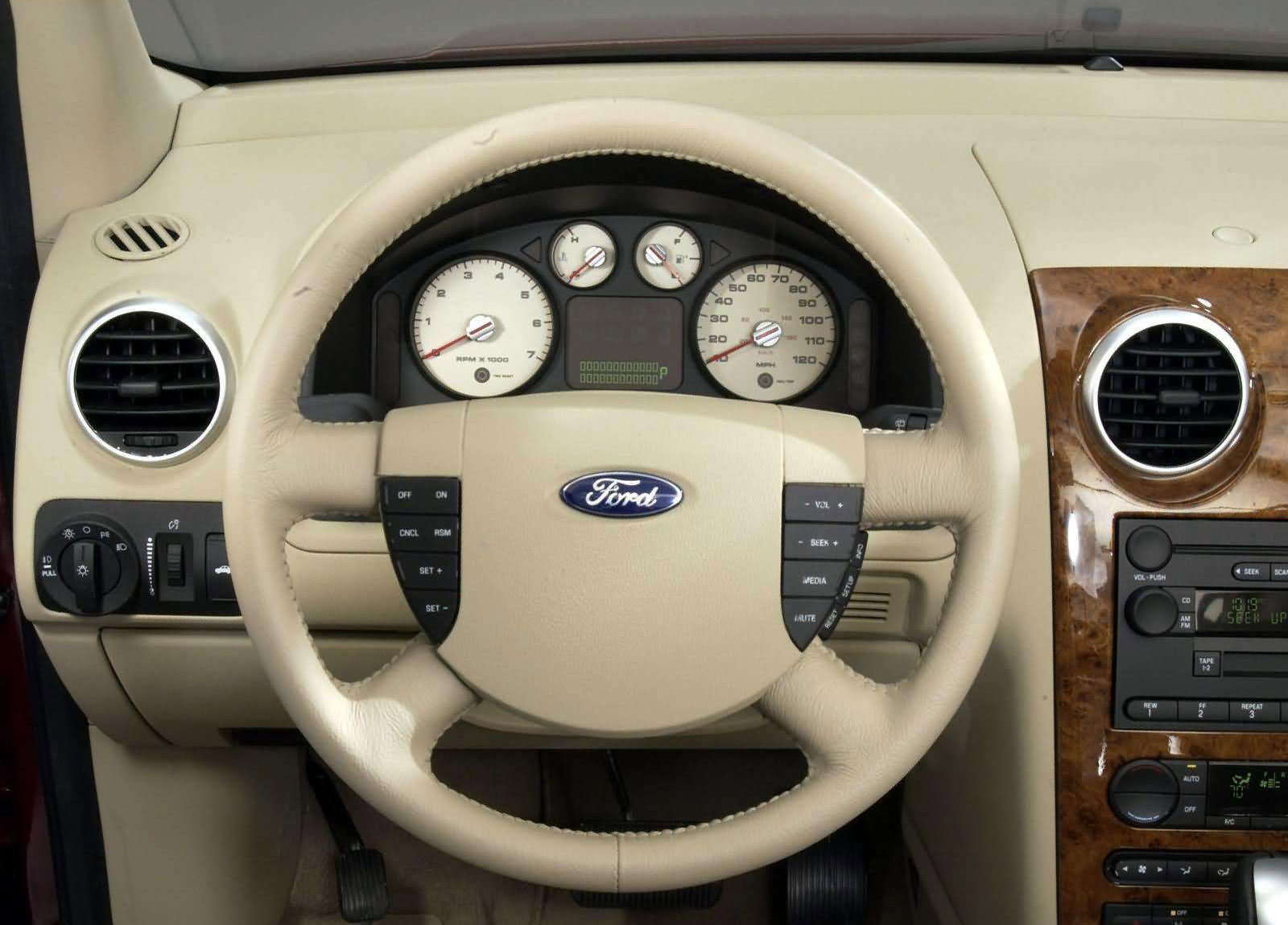 Ford Freestyle photo #7