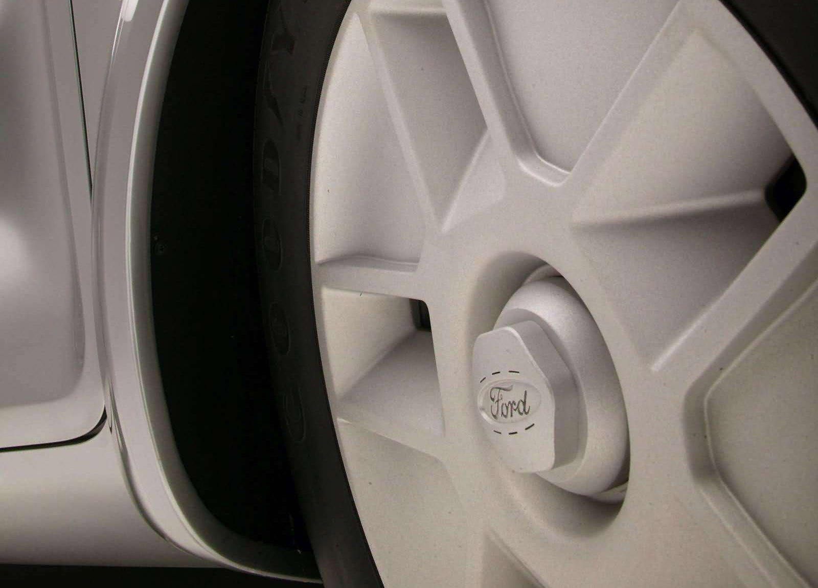 Ford SYNus Concept photo #16