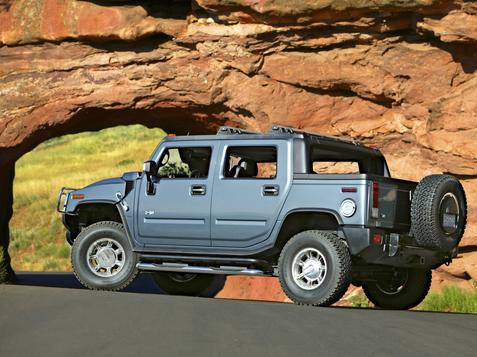 Hummer H2 Sport Utility Truck photo #15