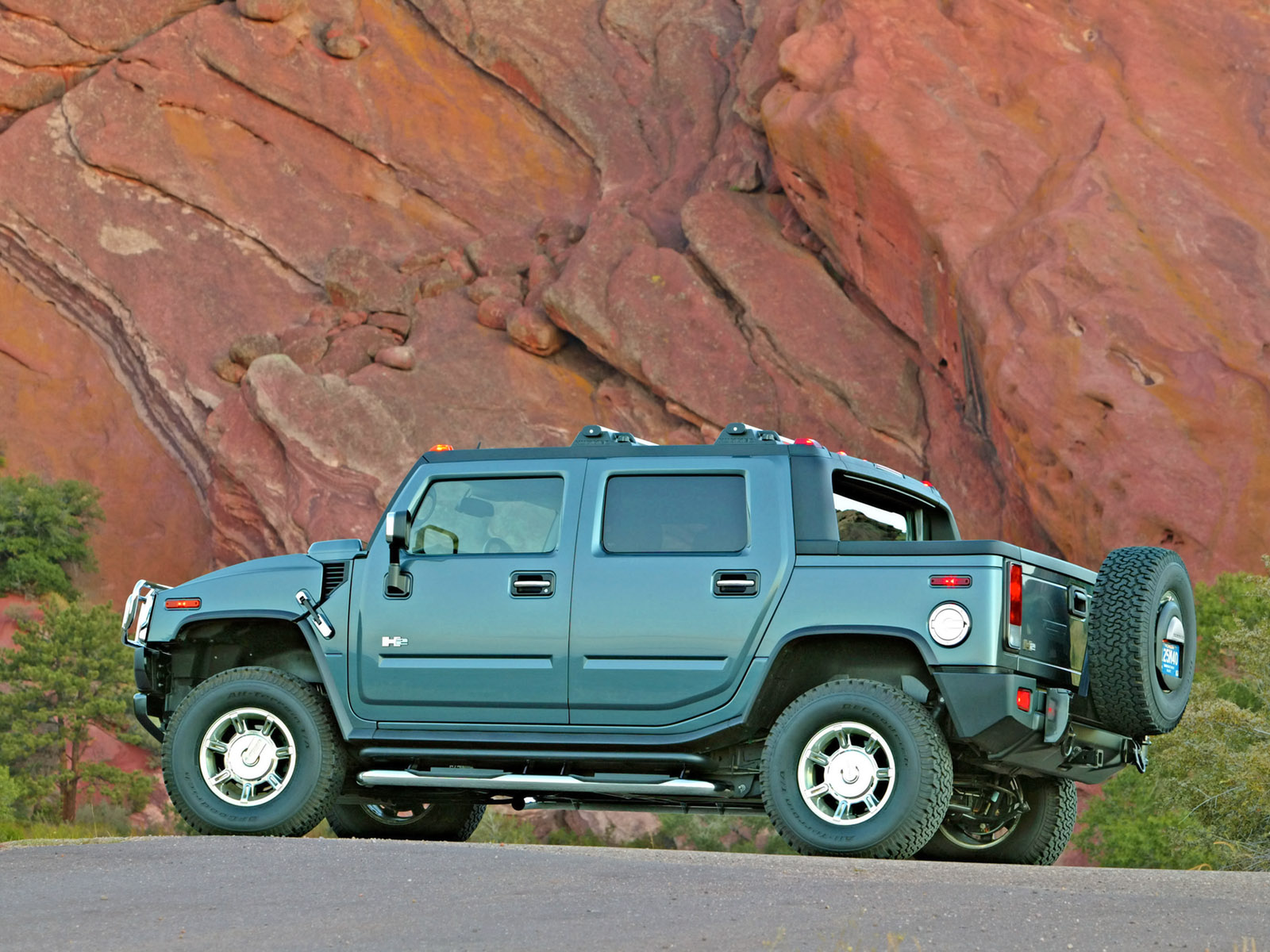 Hummer H2 Sport Utility Truck photo #16