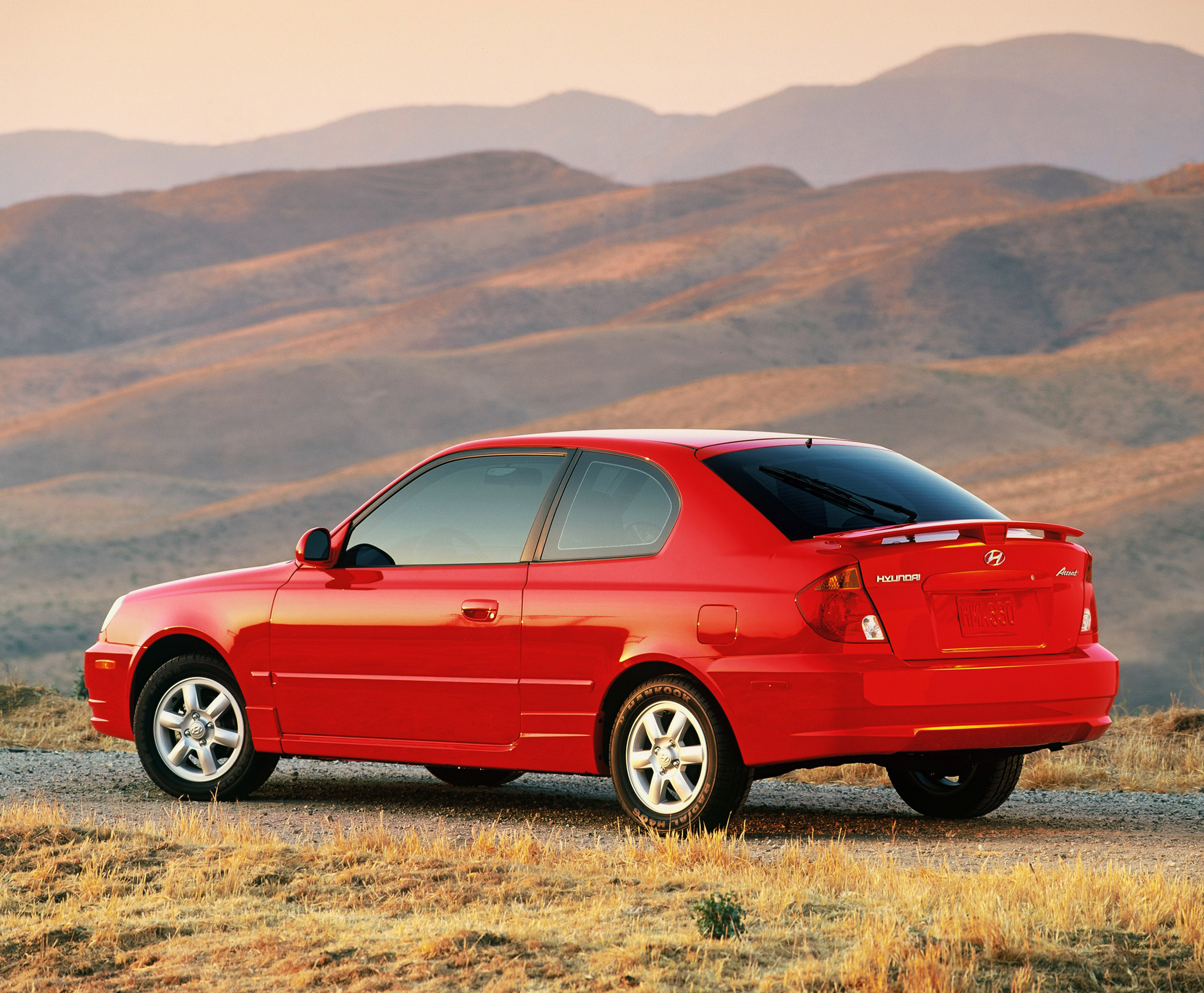 2005 hyundai accent tire size