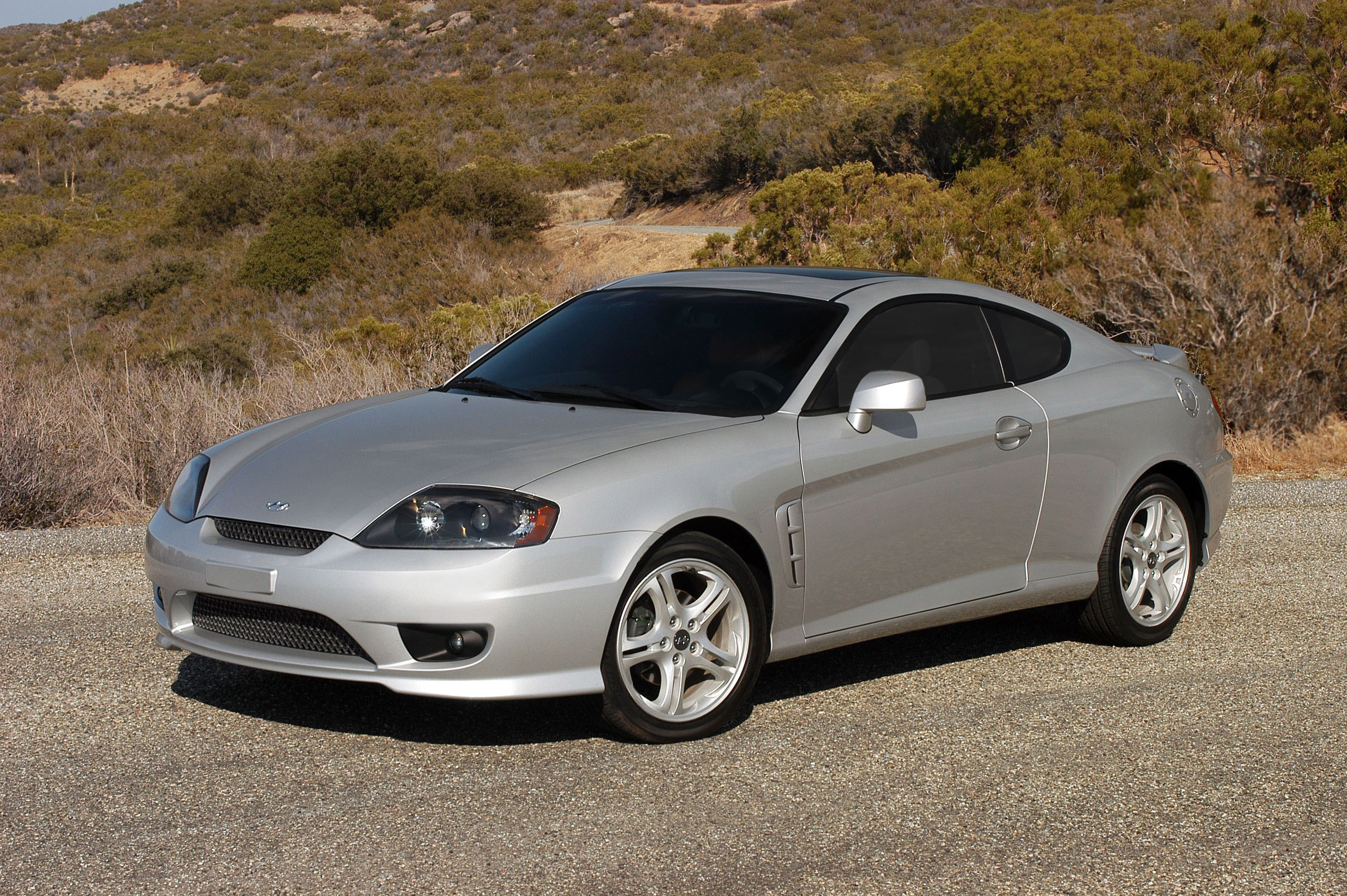 Hyundai Tiburon photo #2