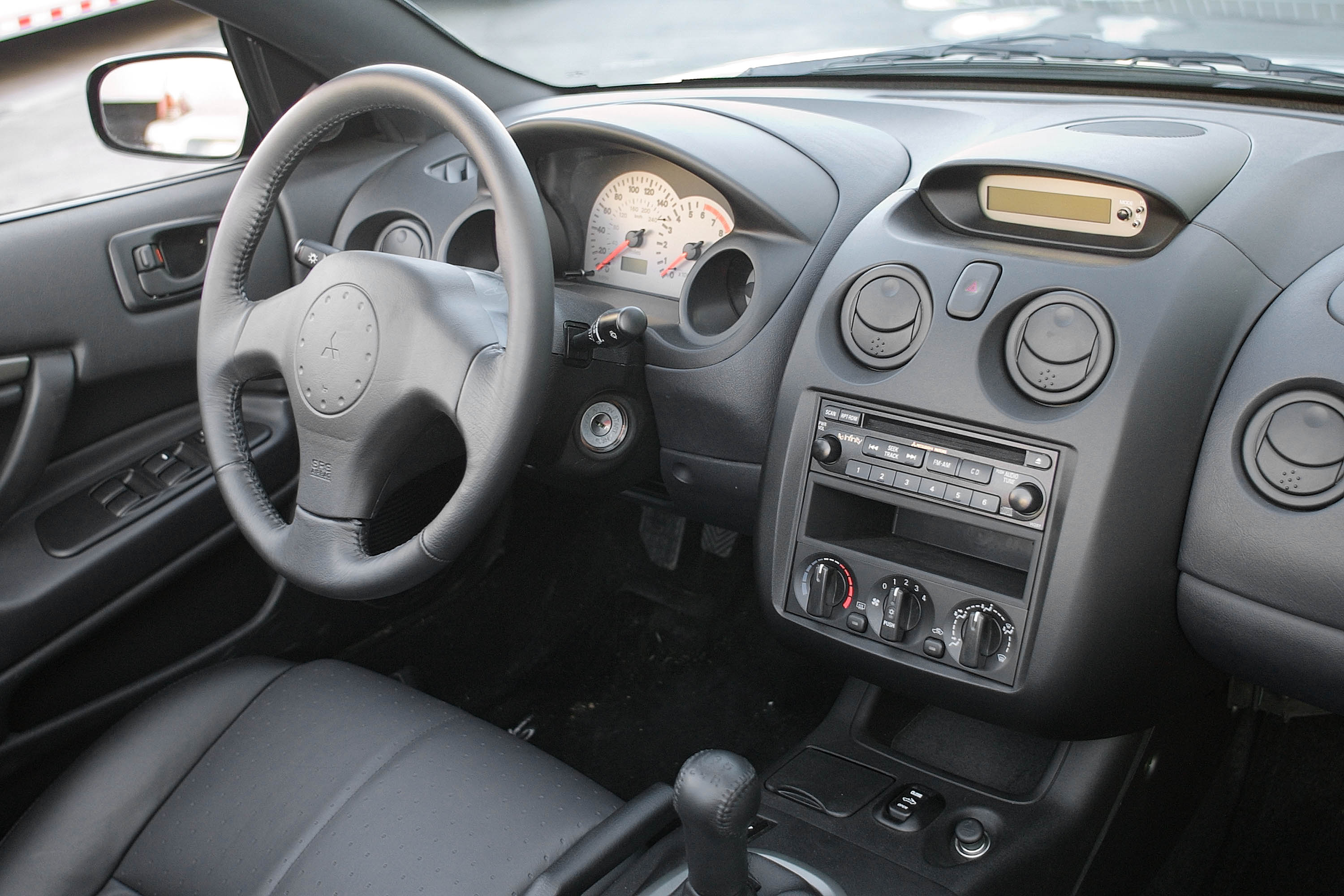 Mitsubishi Eclipse Spyder photo #3