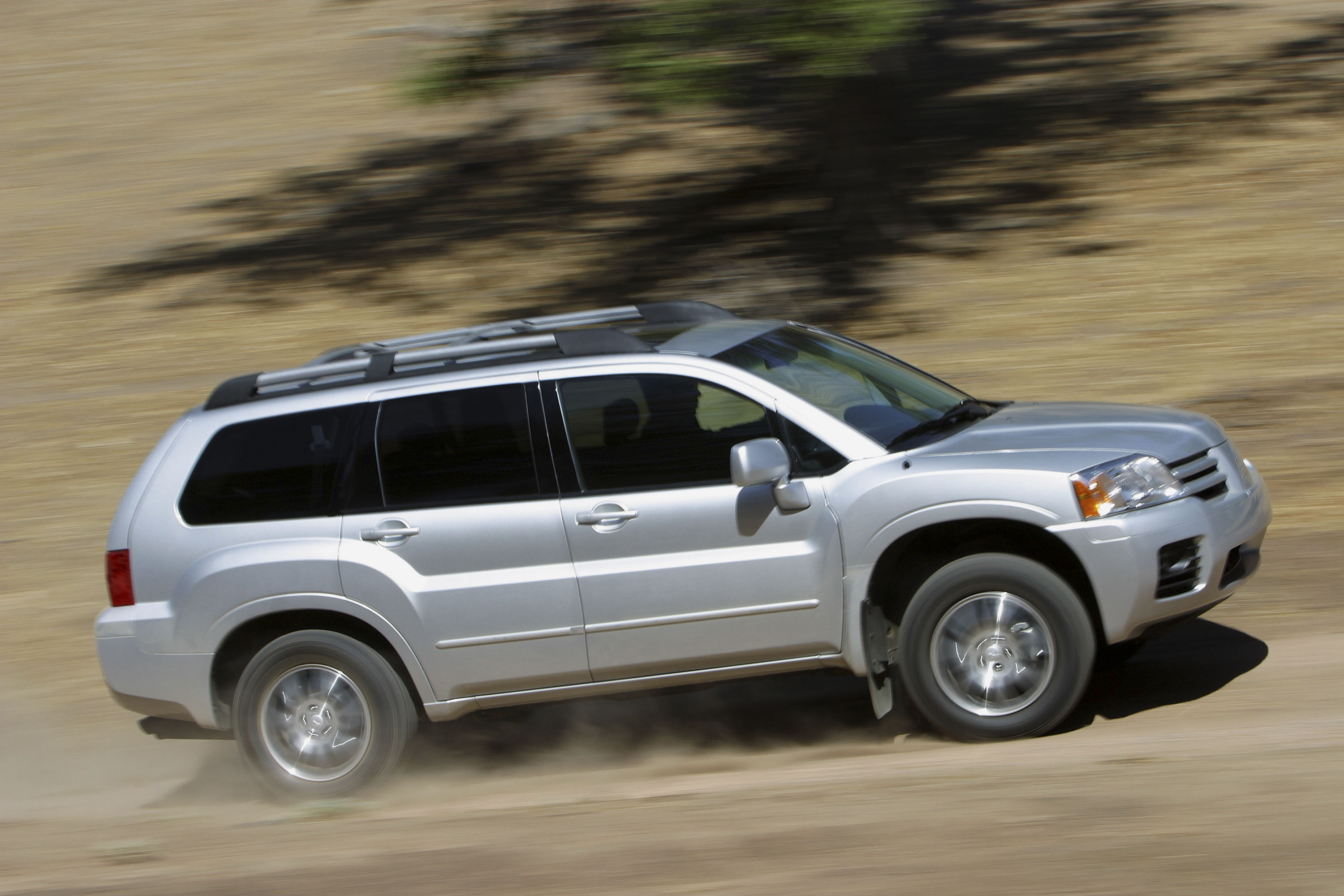 Mitsubishi Endeavor photo #9