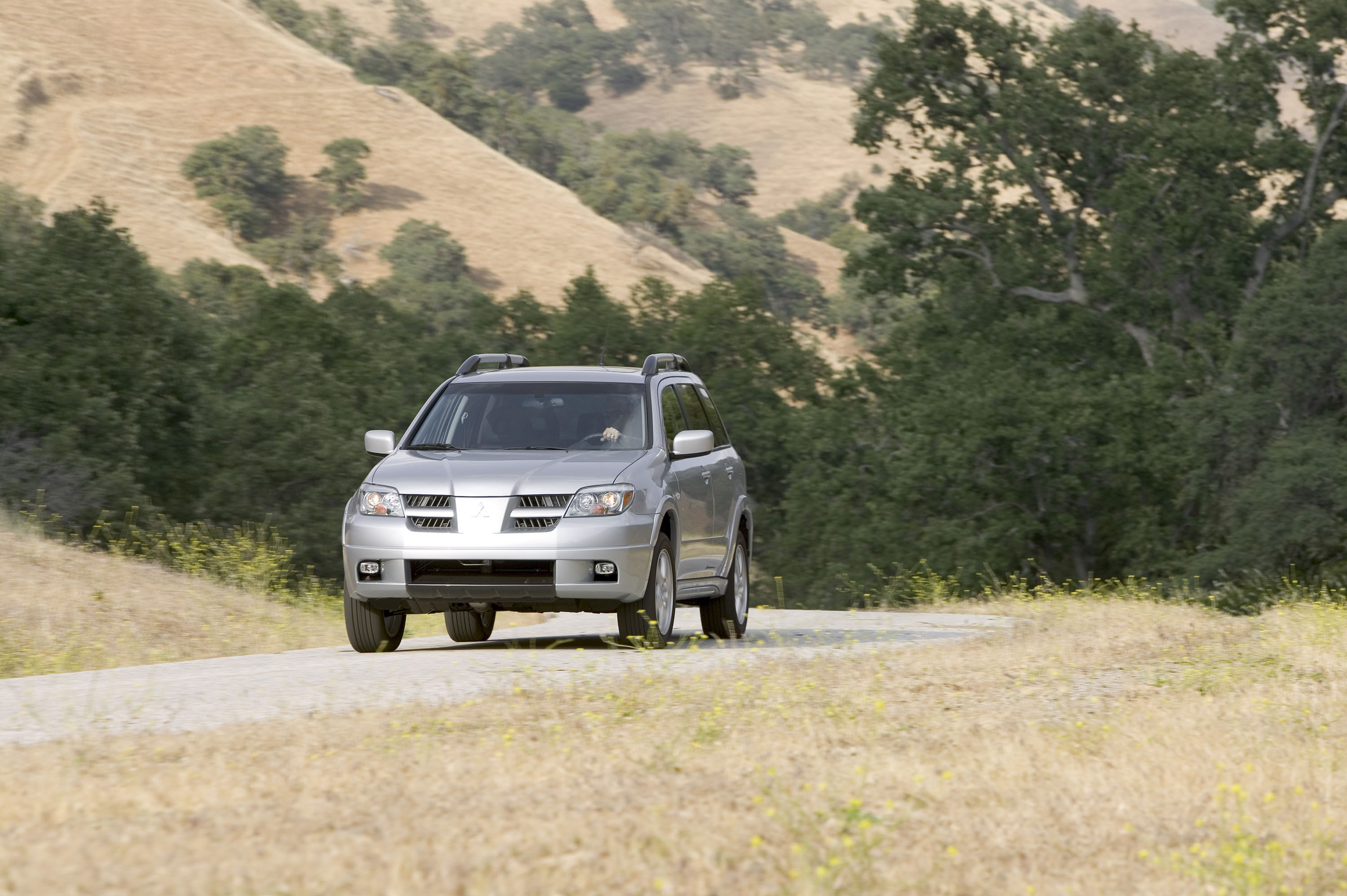 Mitsubishi Outlander photo #2