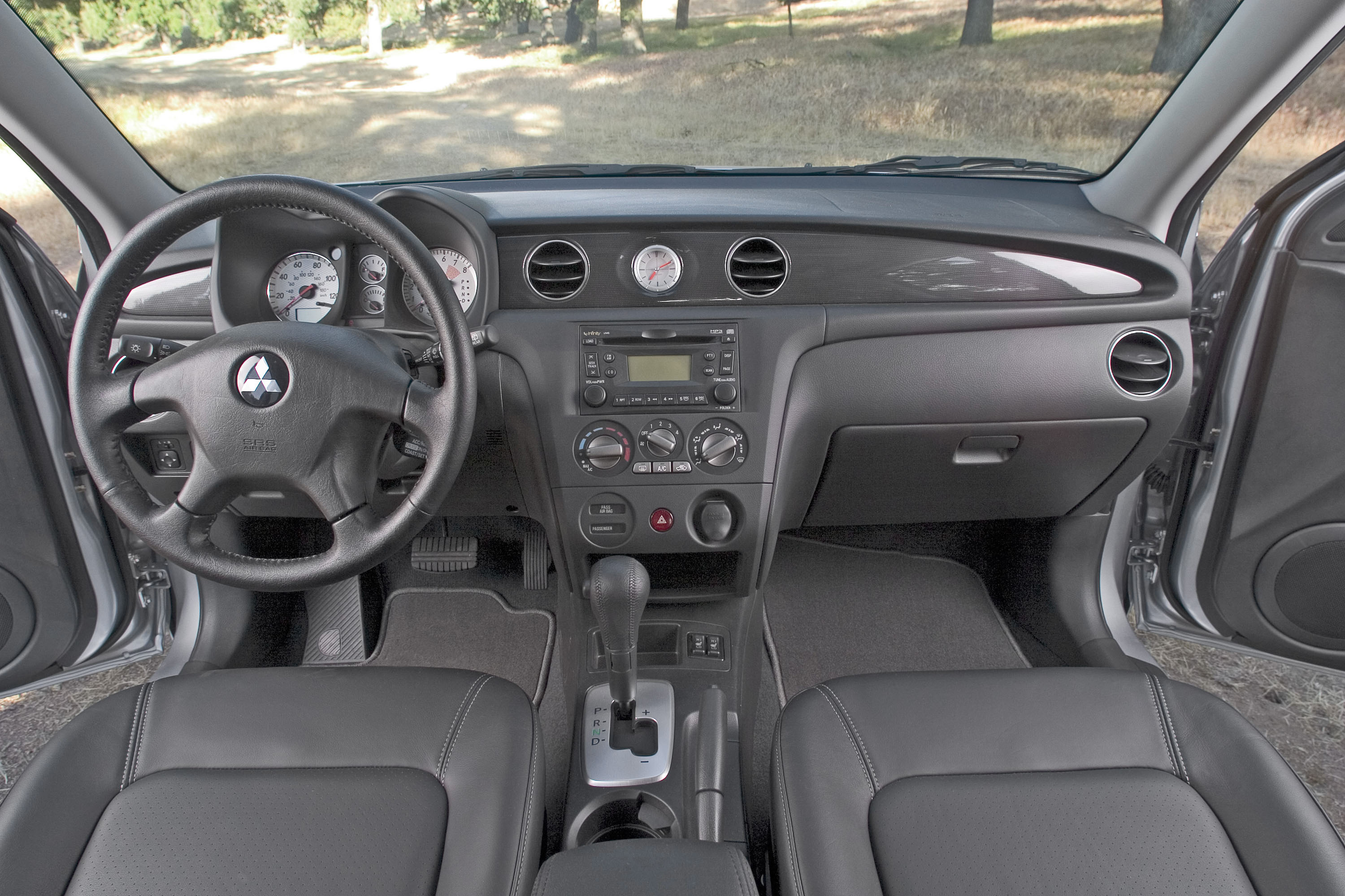 Mitsubishi Outlander photo #4