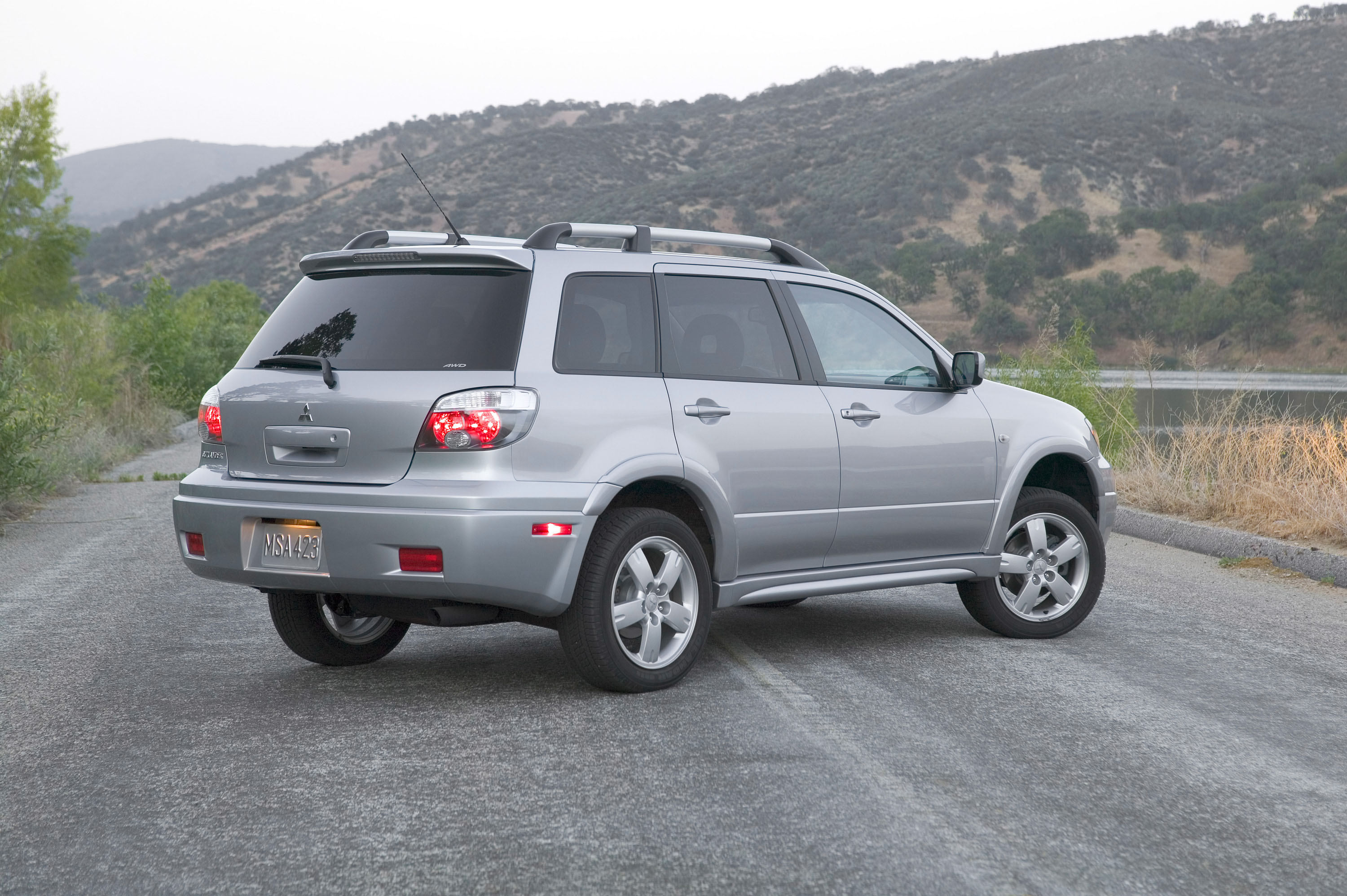 2005 Mitsubishi Outlander HD Pictures