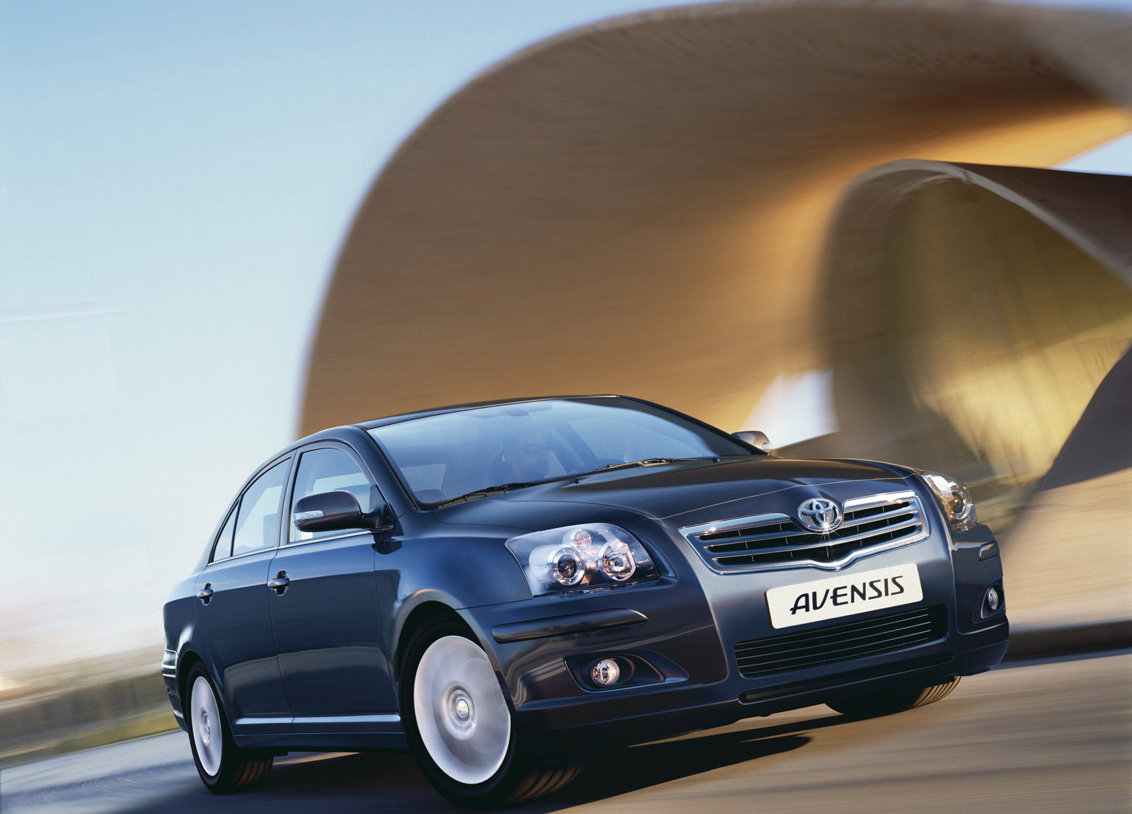 Toyota Avensis photo #1