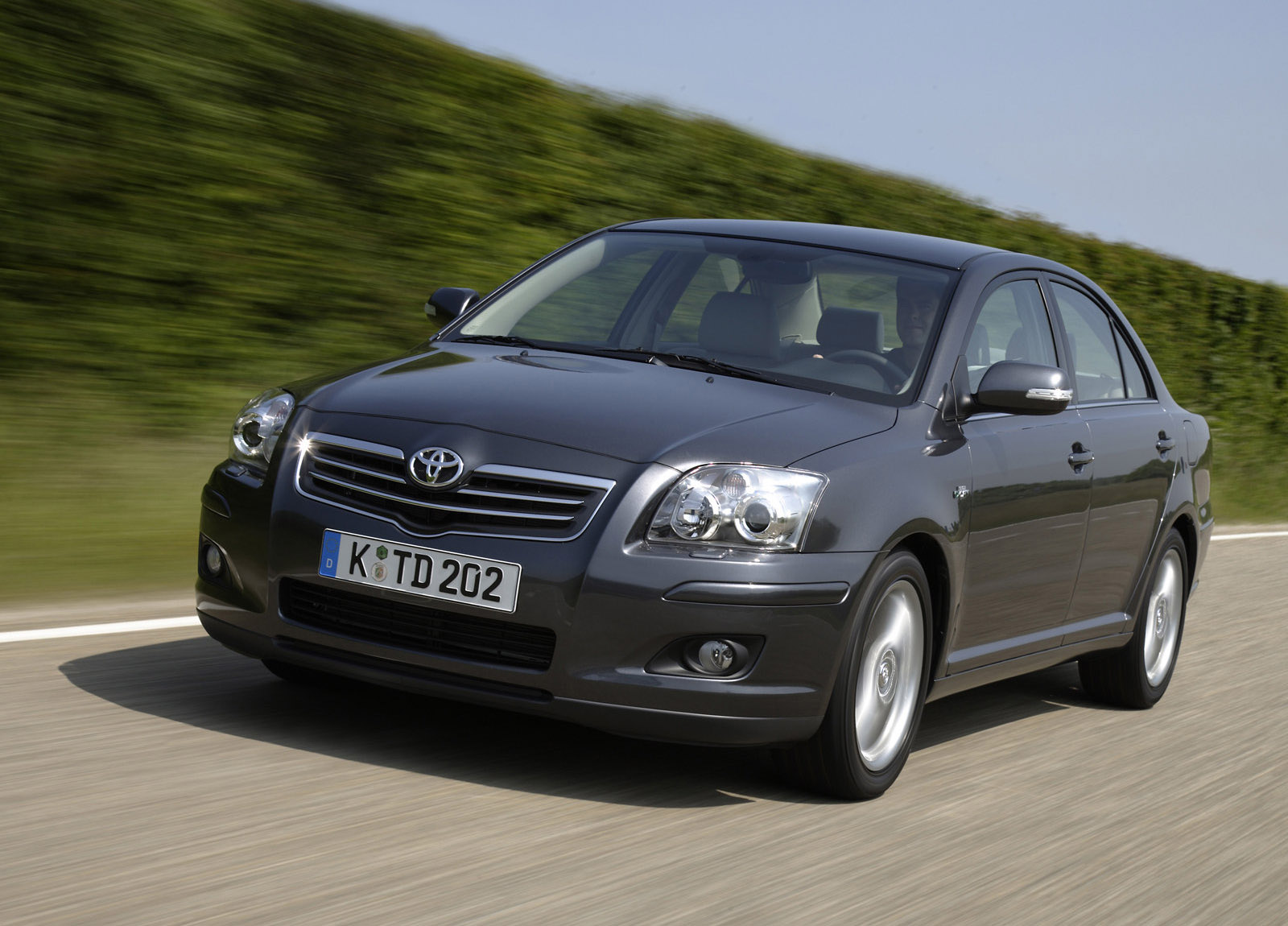 Toyota Avensis photo #2