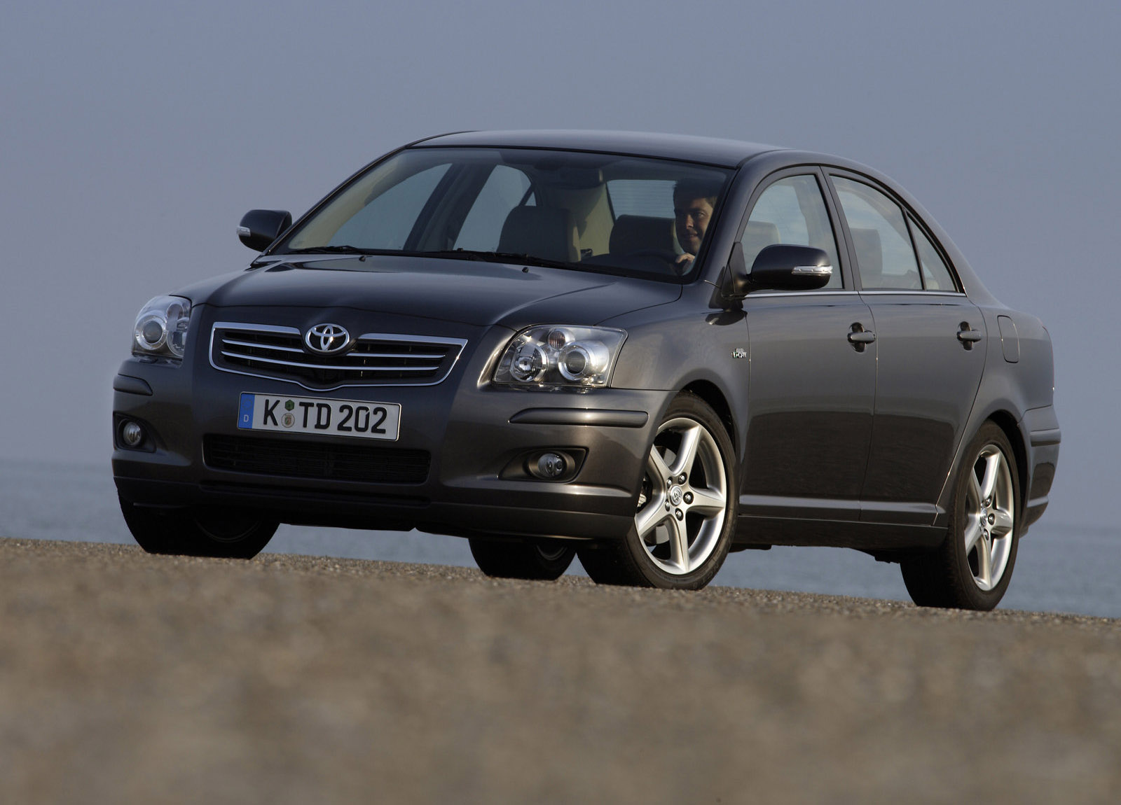 Toyota Avensis photo #3