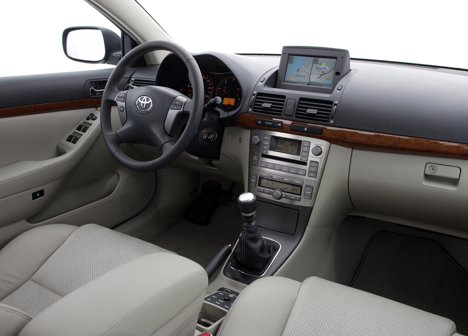 Toyota Avensis photo #15