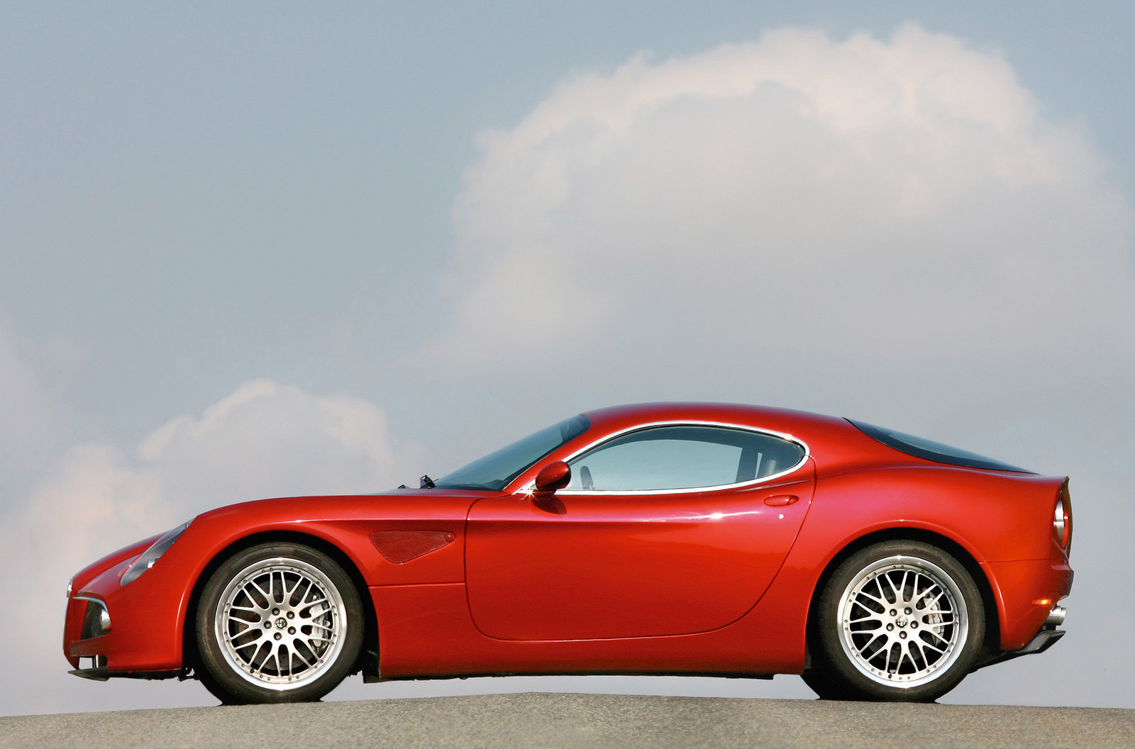 Alfa Romeo 8C Competizione photo #7