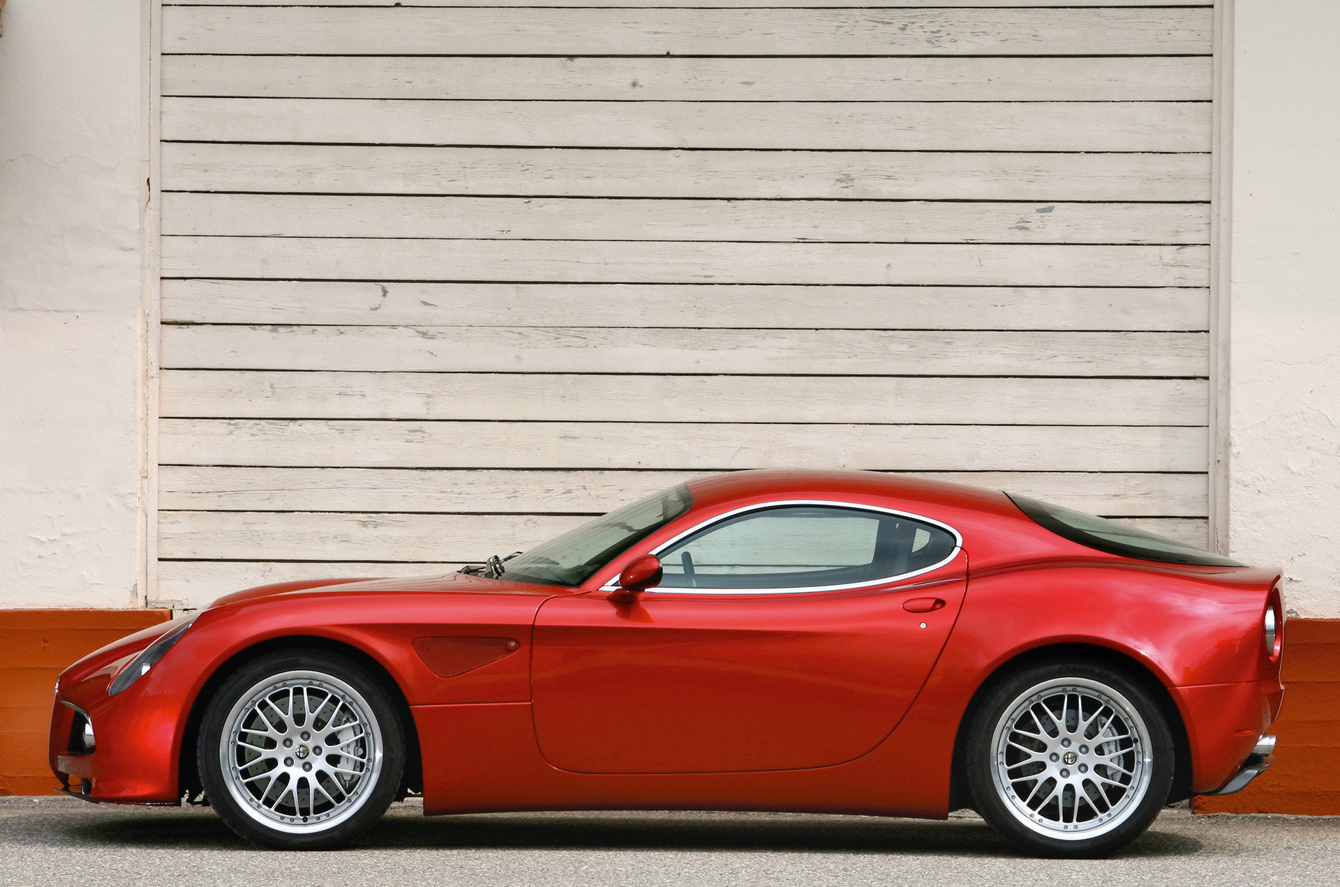 Alfa Romeo 8C Competizione photo #11