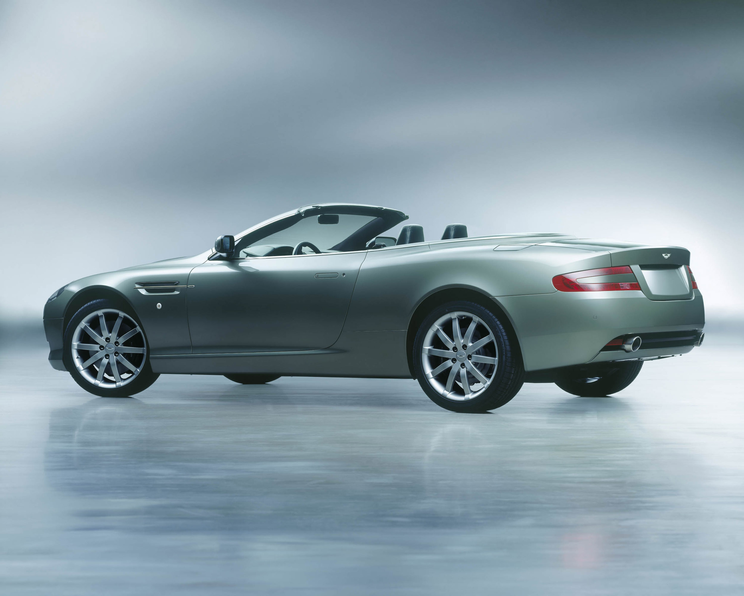 Aston Martin DB9 Volante photo #2