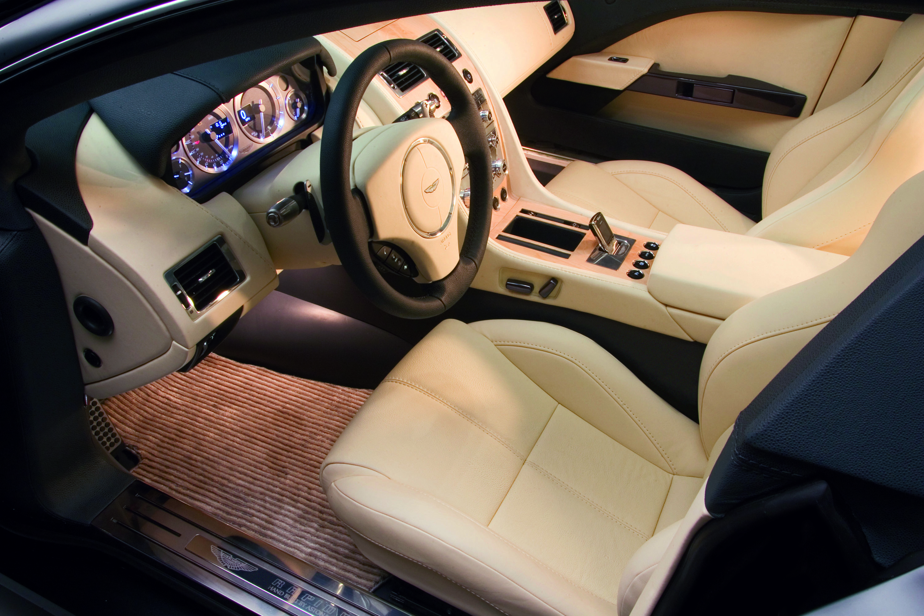Aston Martin Rapide photo #18