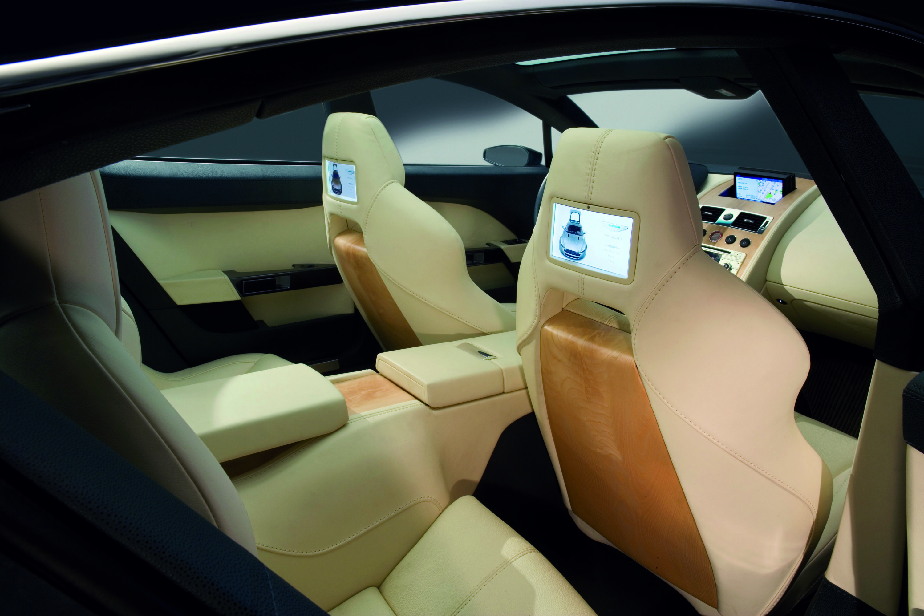 Aston Martin Rapide photo #21