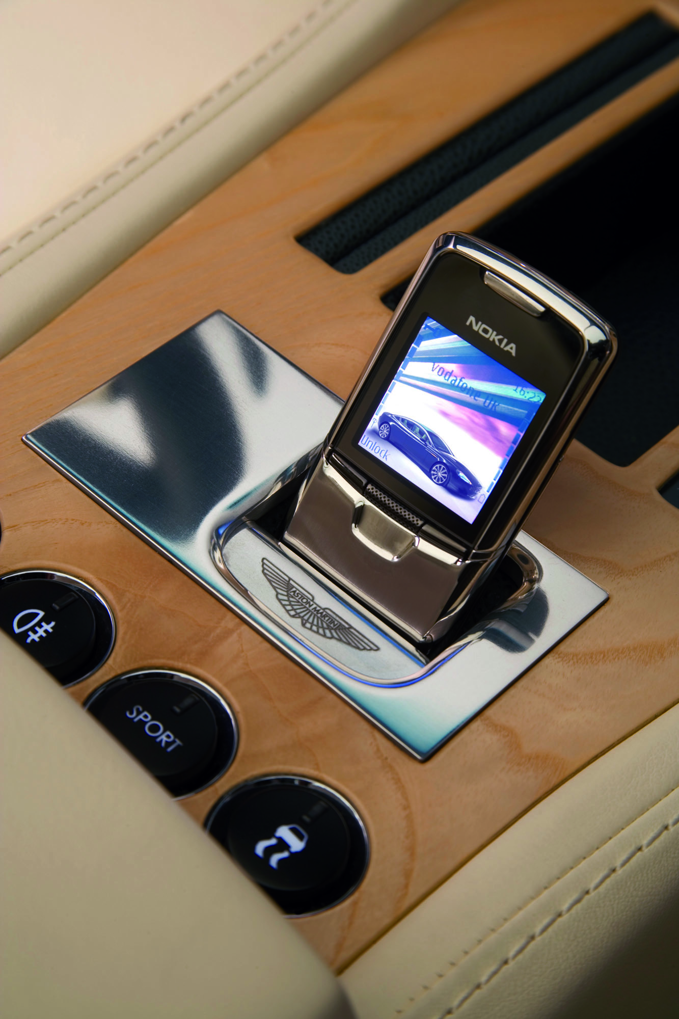 Aston Martin Rapide photo #22